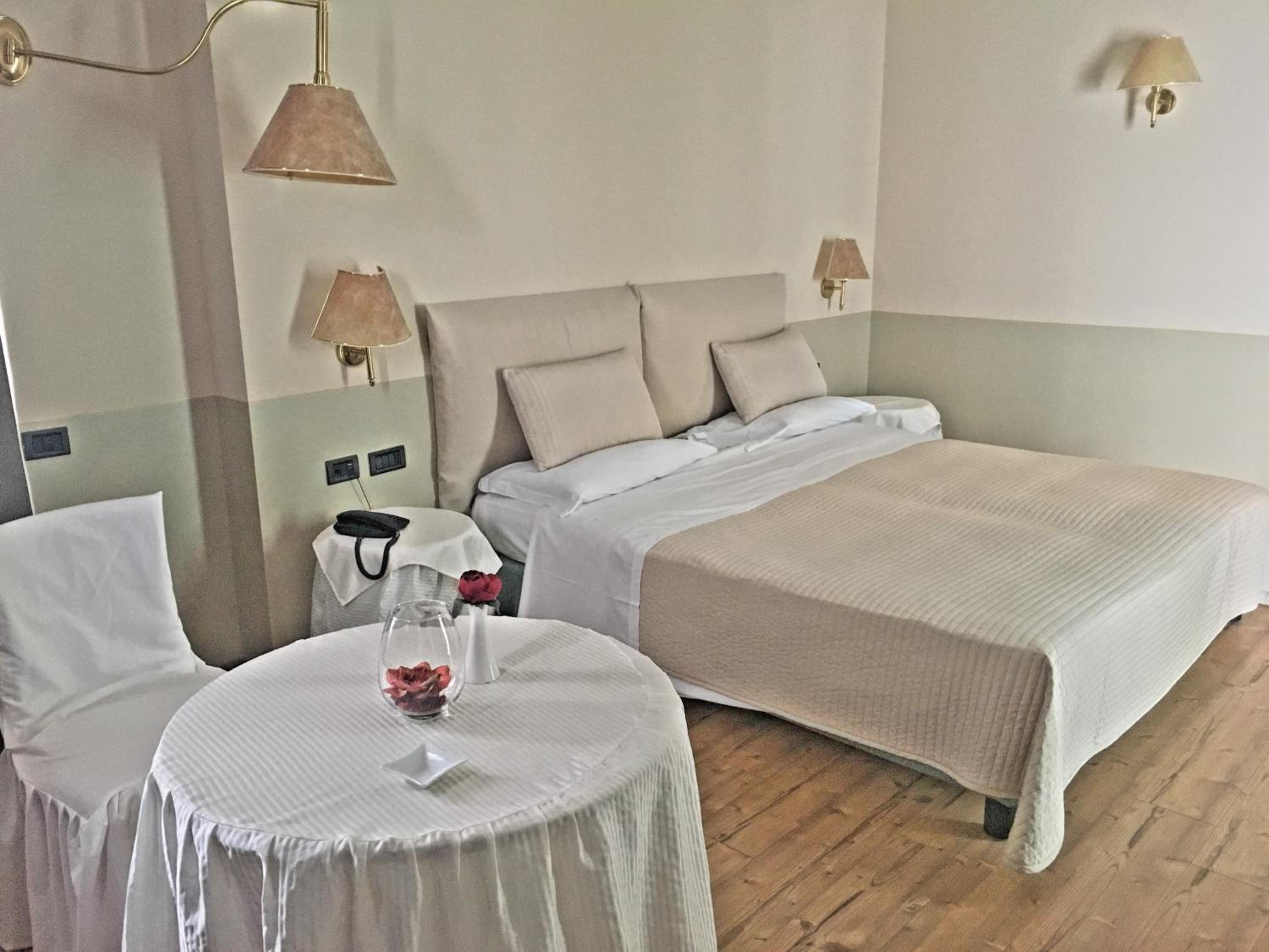 Double or Twin Room - Photo 6