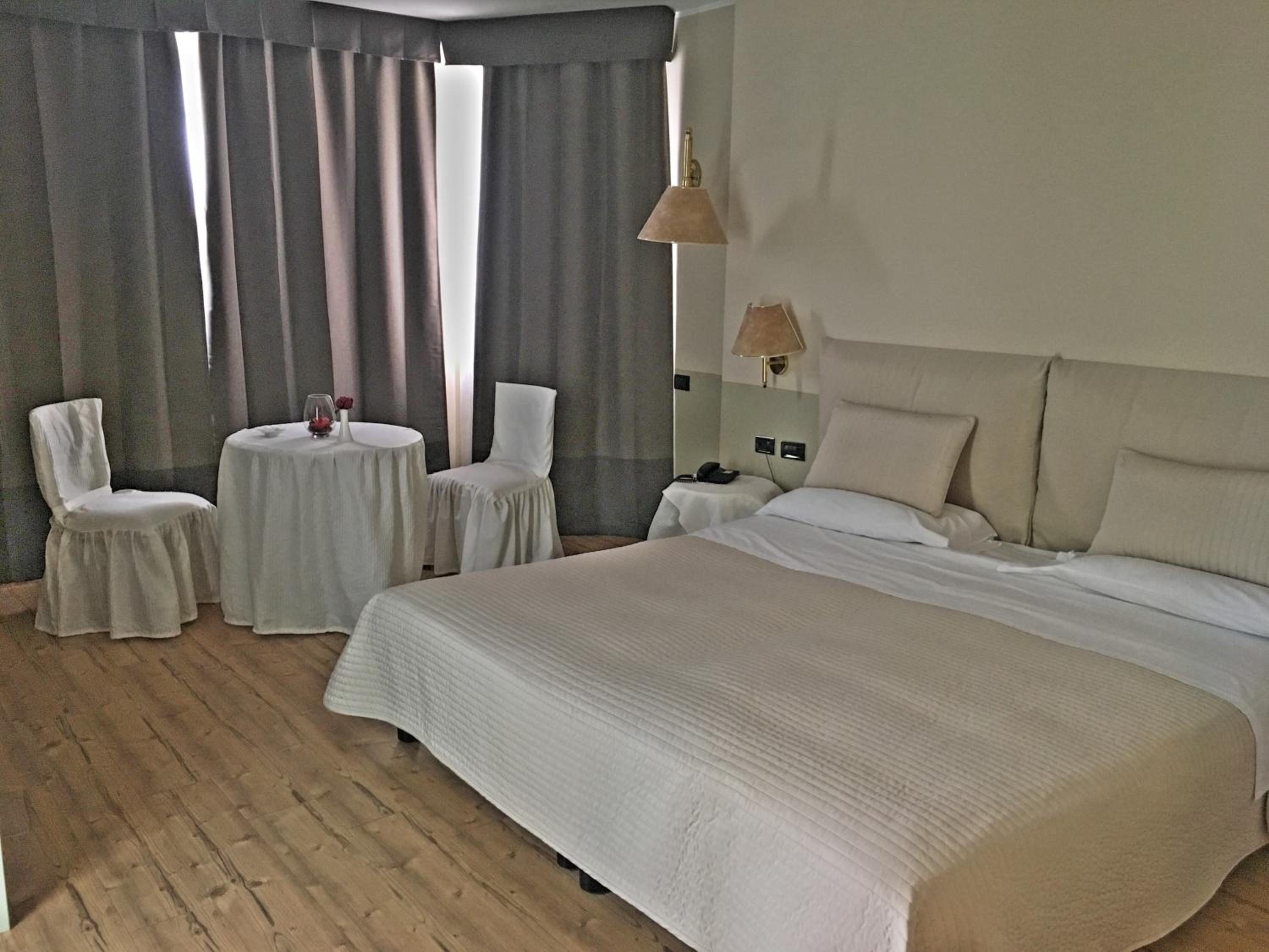 Double or Twin Room - Photo 2