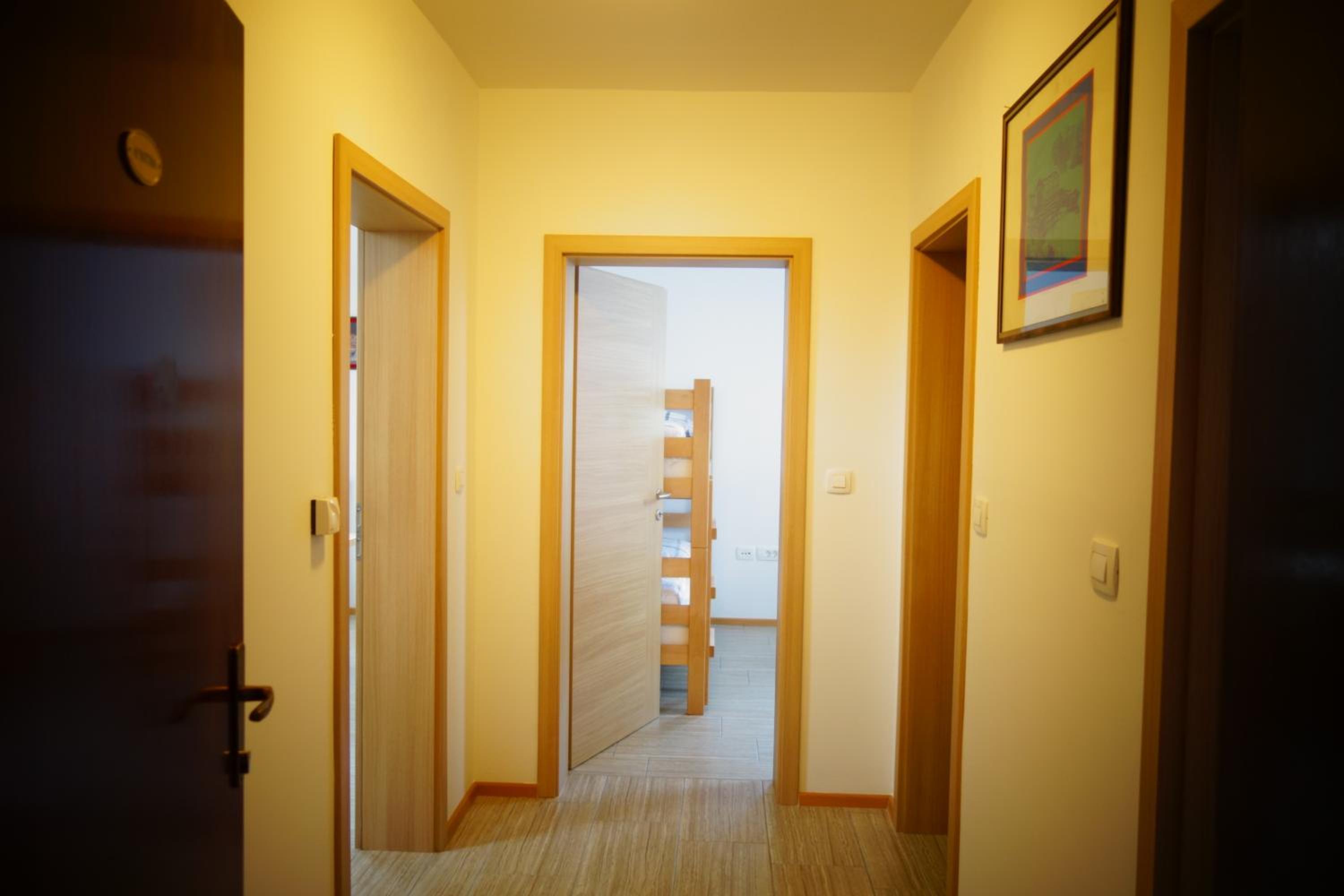 Apartment with Lake View - Photo 4
