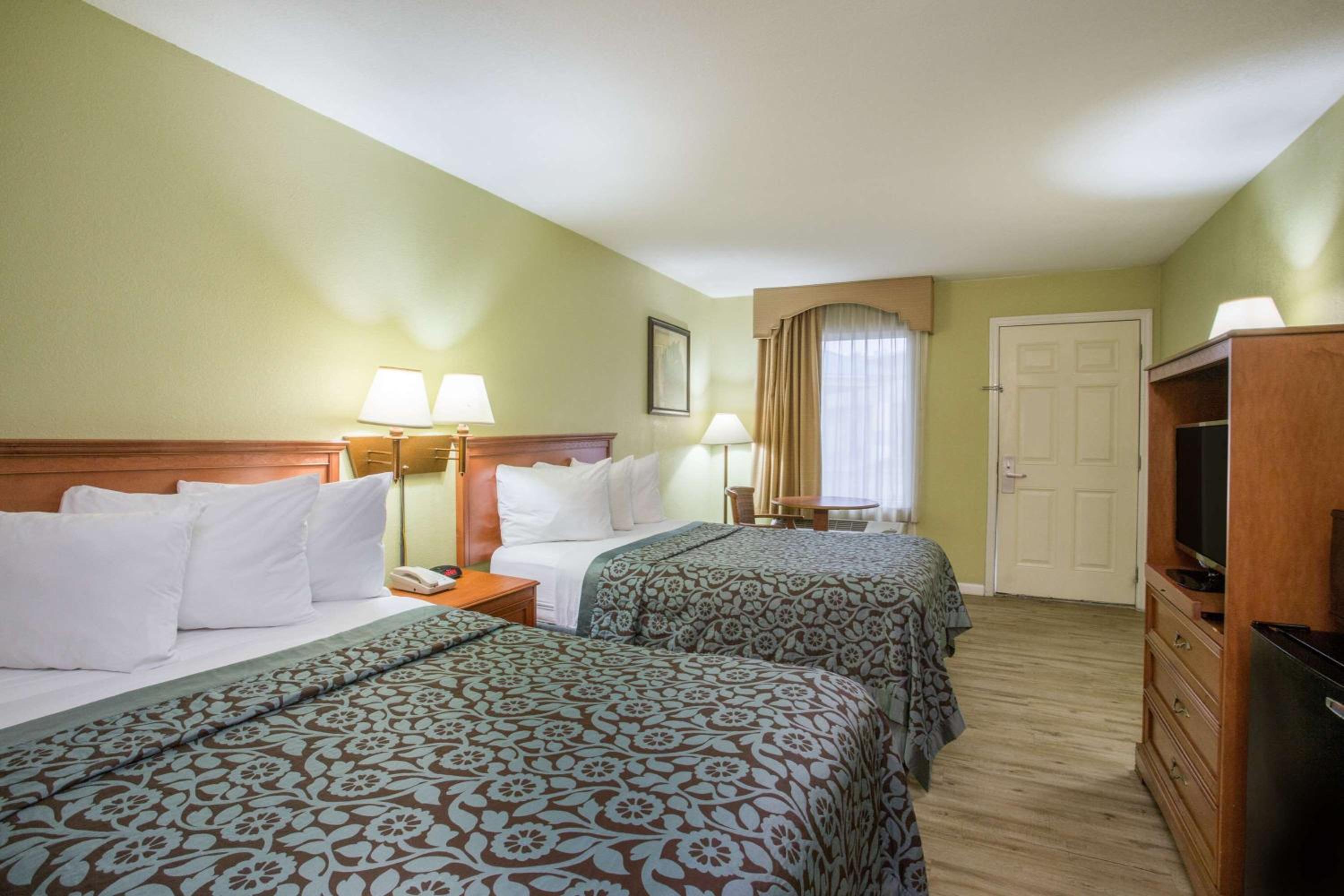 Deluxe Double Room with Two Double Beds - Non-Smoking photo 1