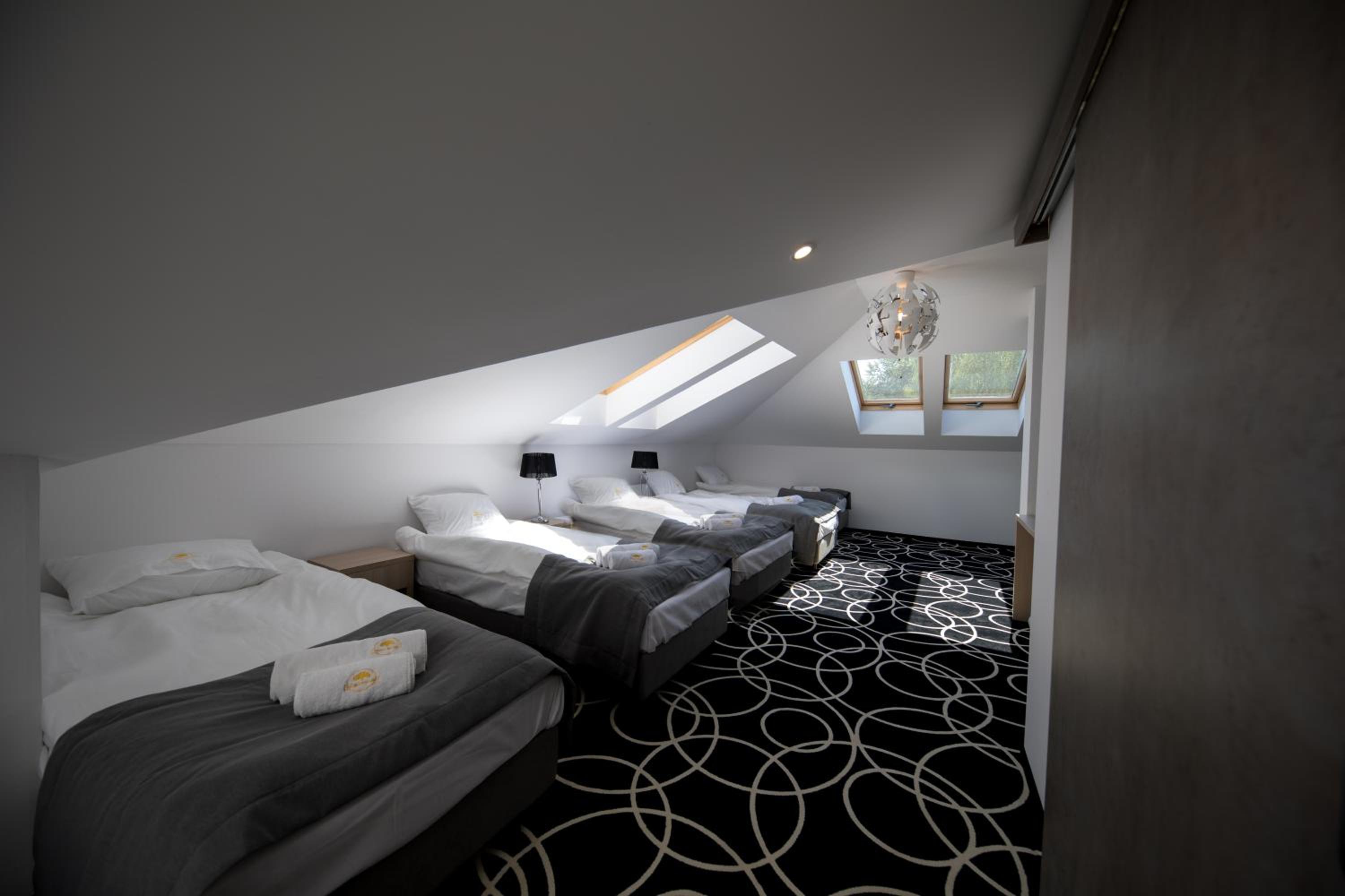 Large Double Room - Photo 5