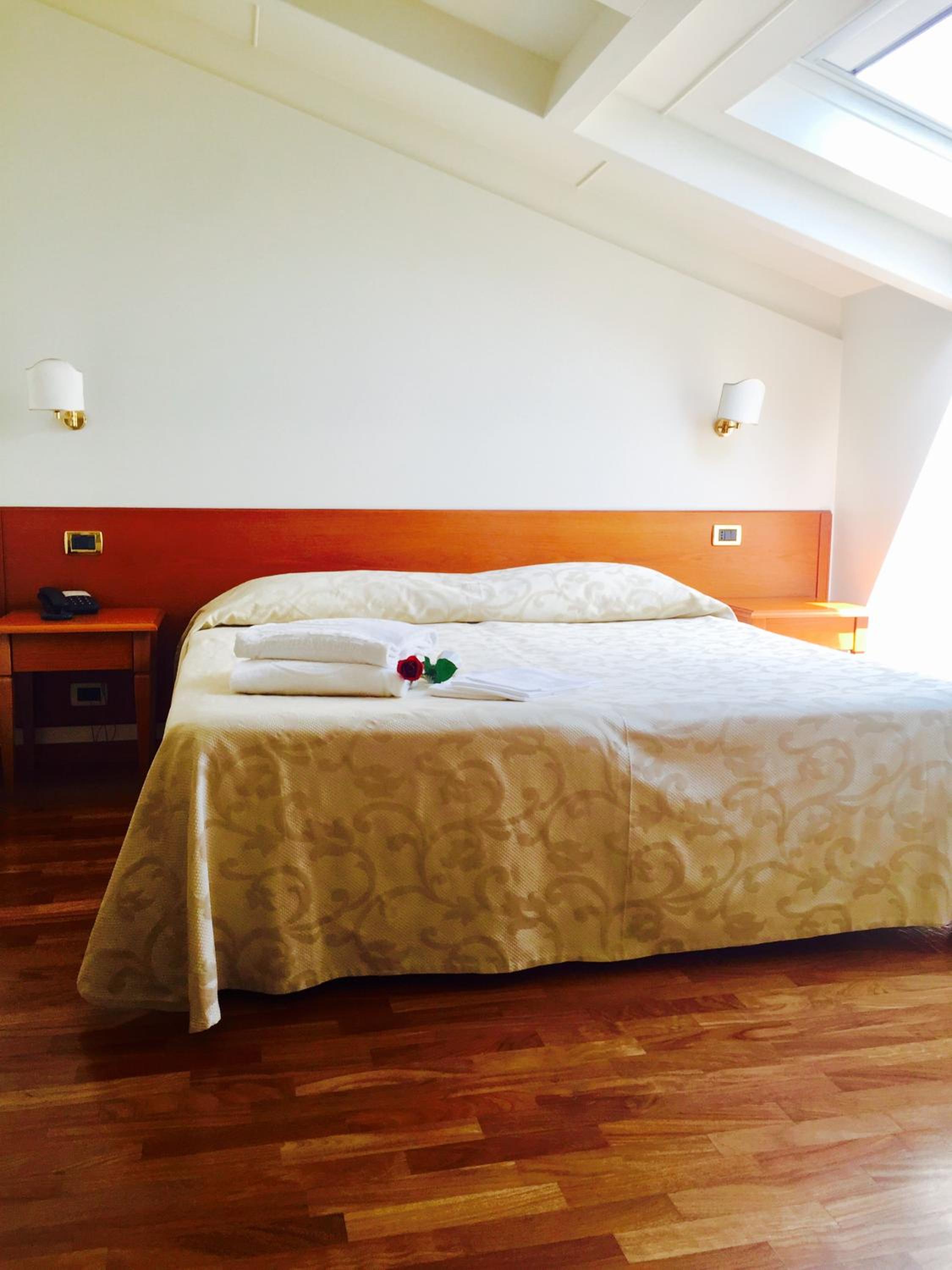 Double Room - Attic photo 1