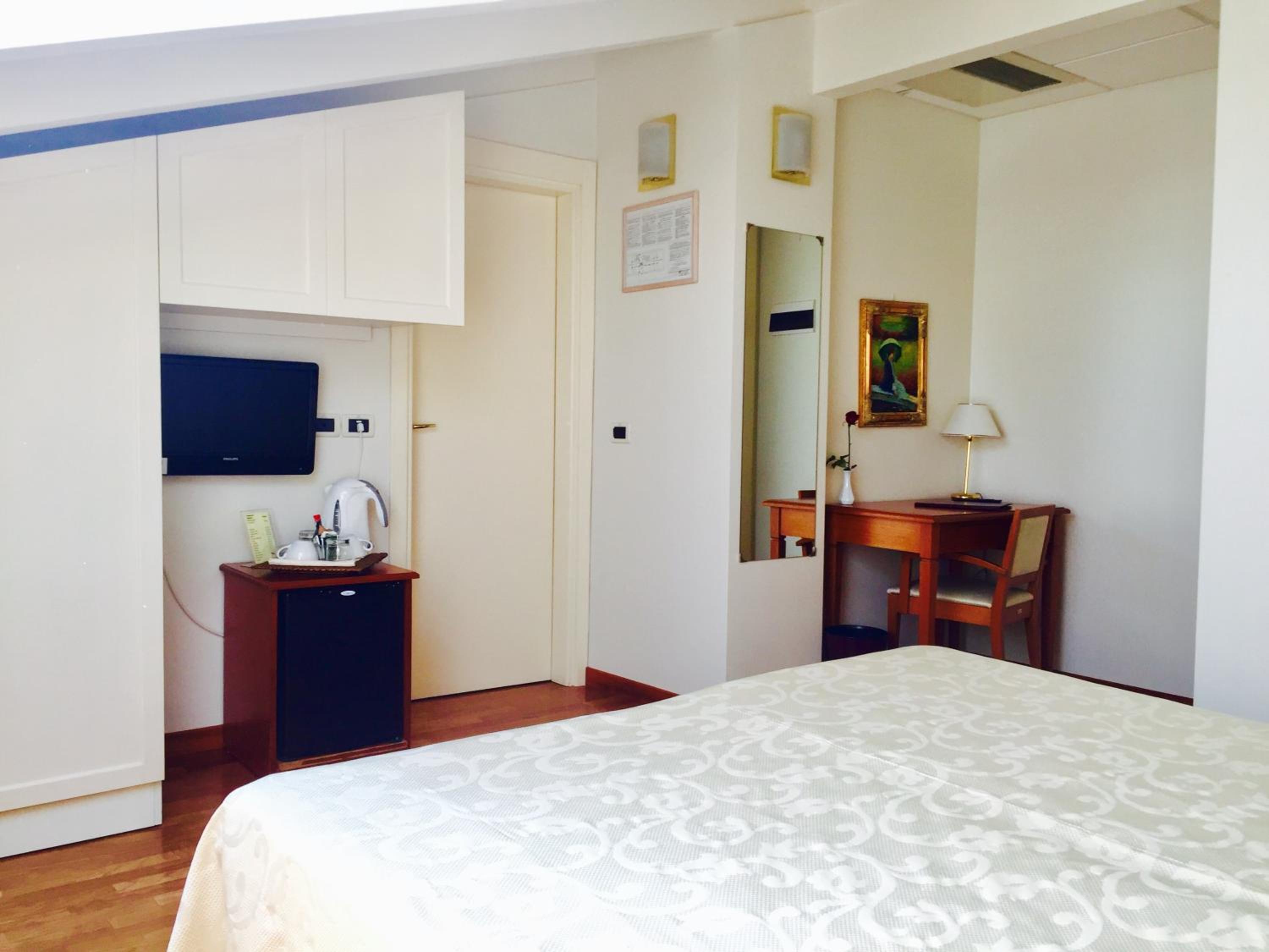 Double Room - Attic photo 3