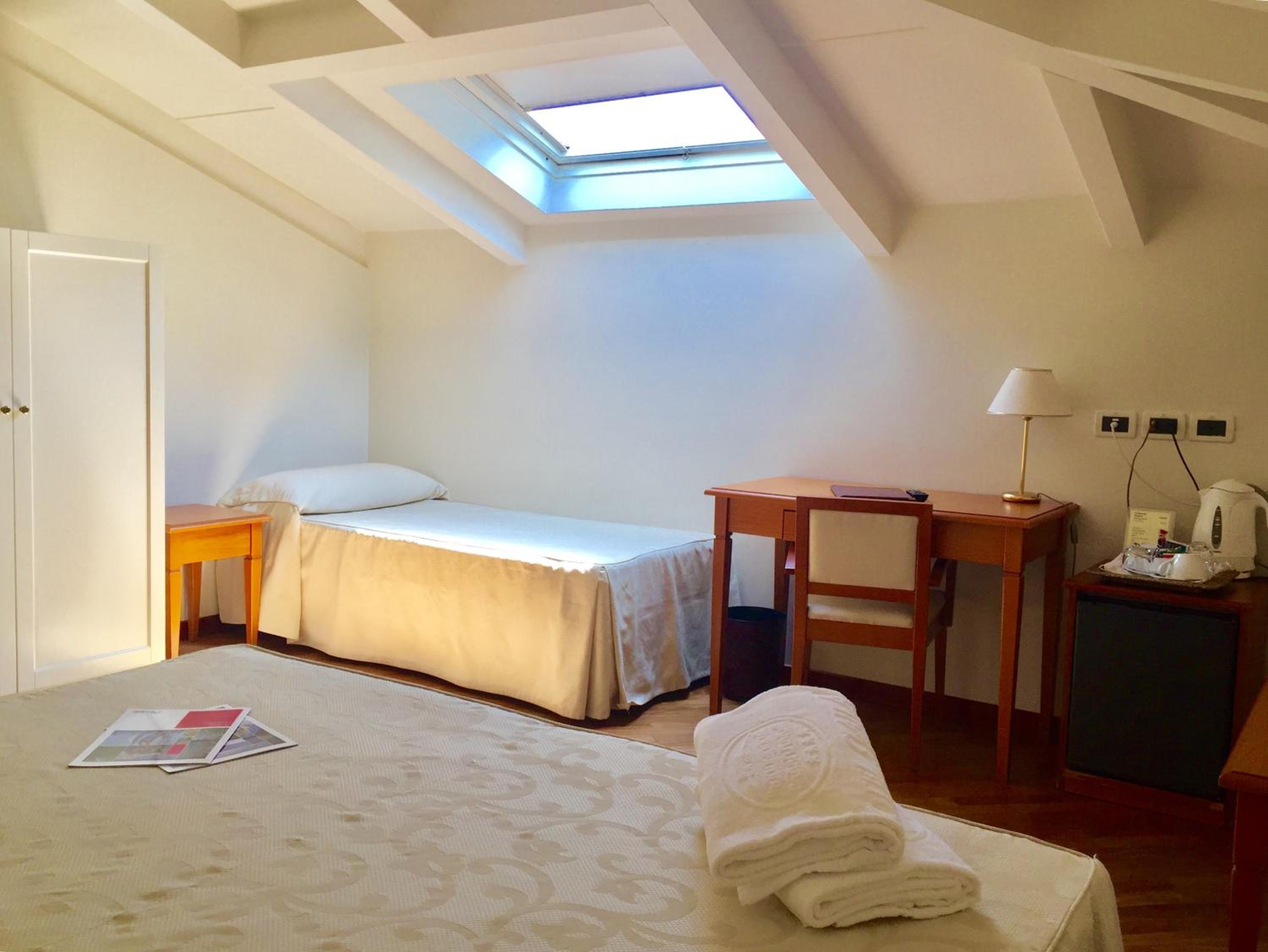 Double Room - Attic photo 2