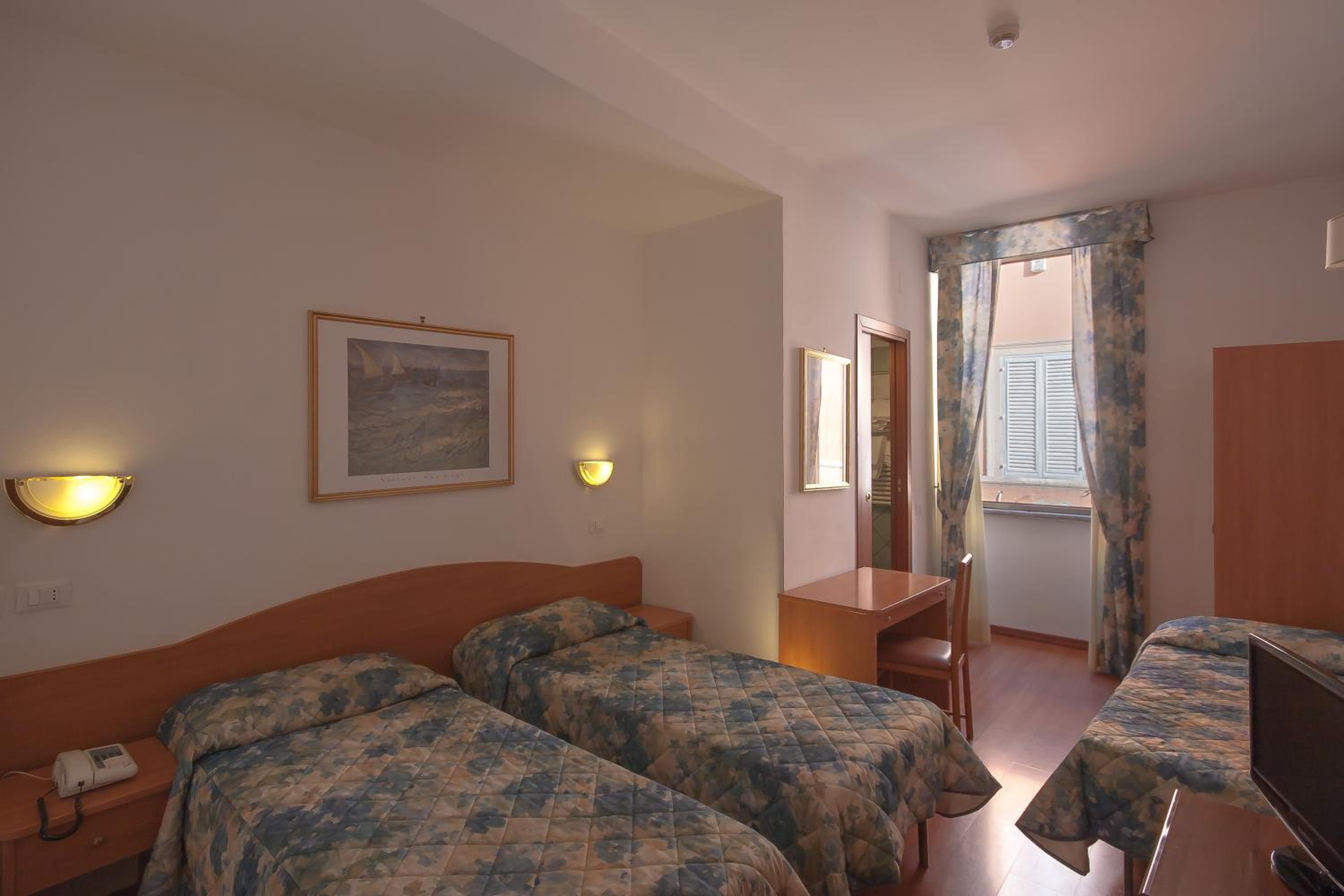 Triple Room photo 2