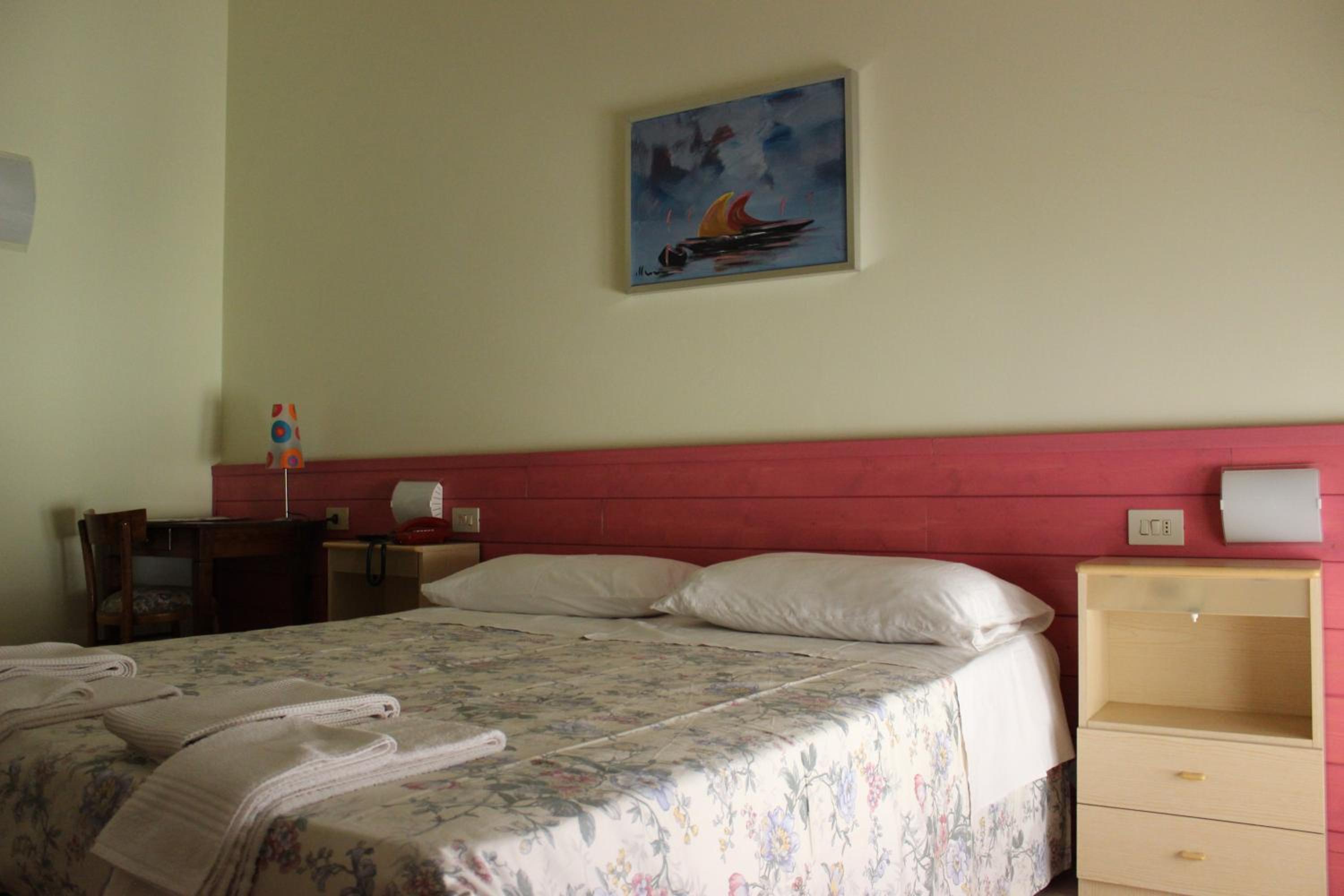 Standard Double or Twin Room - Photo 1