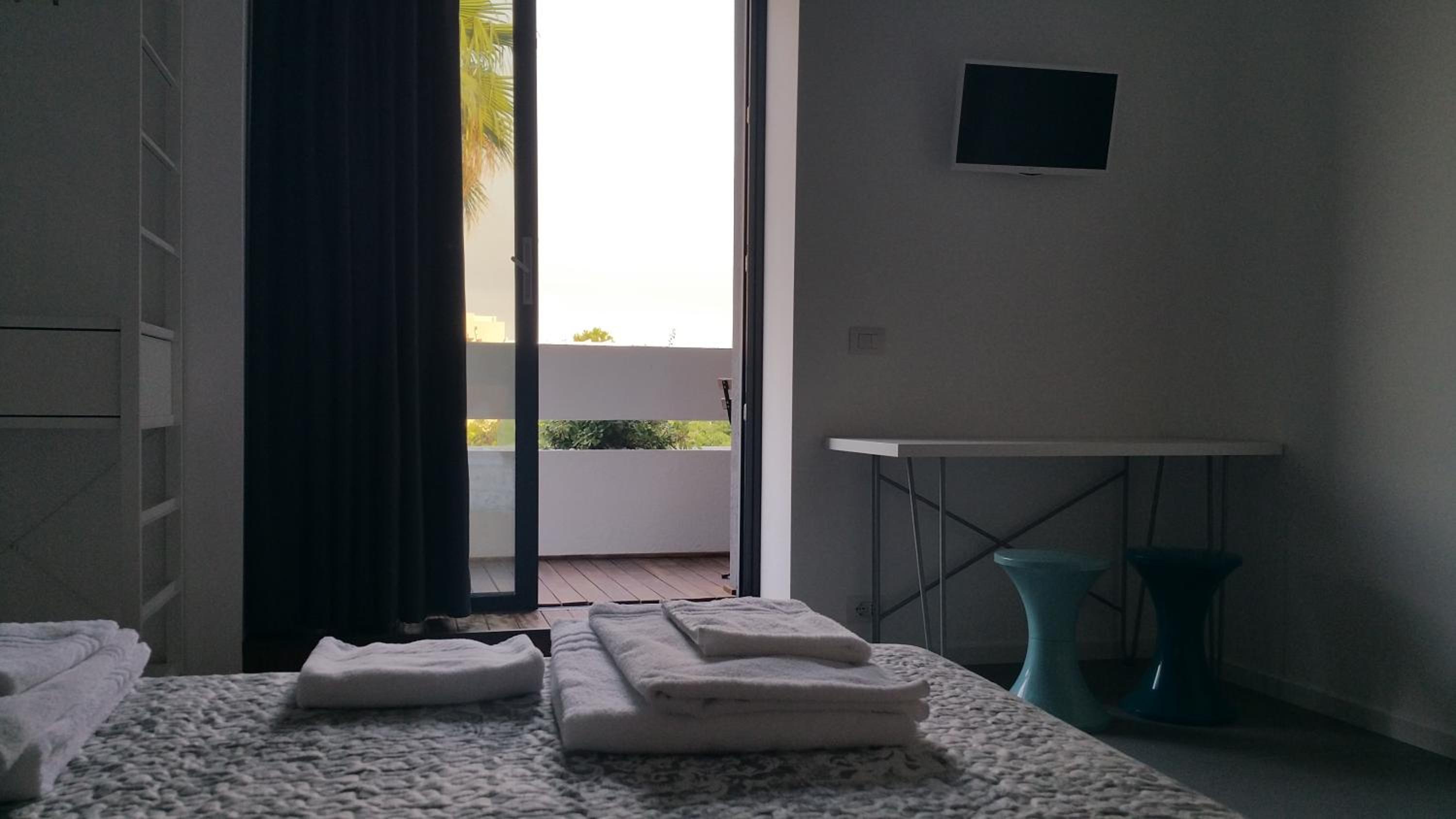 Deluxe Double Room with Balcony and Sea View photo 1