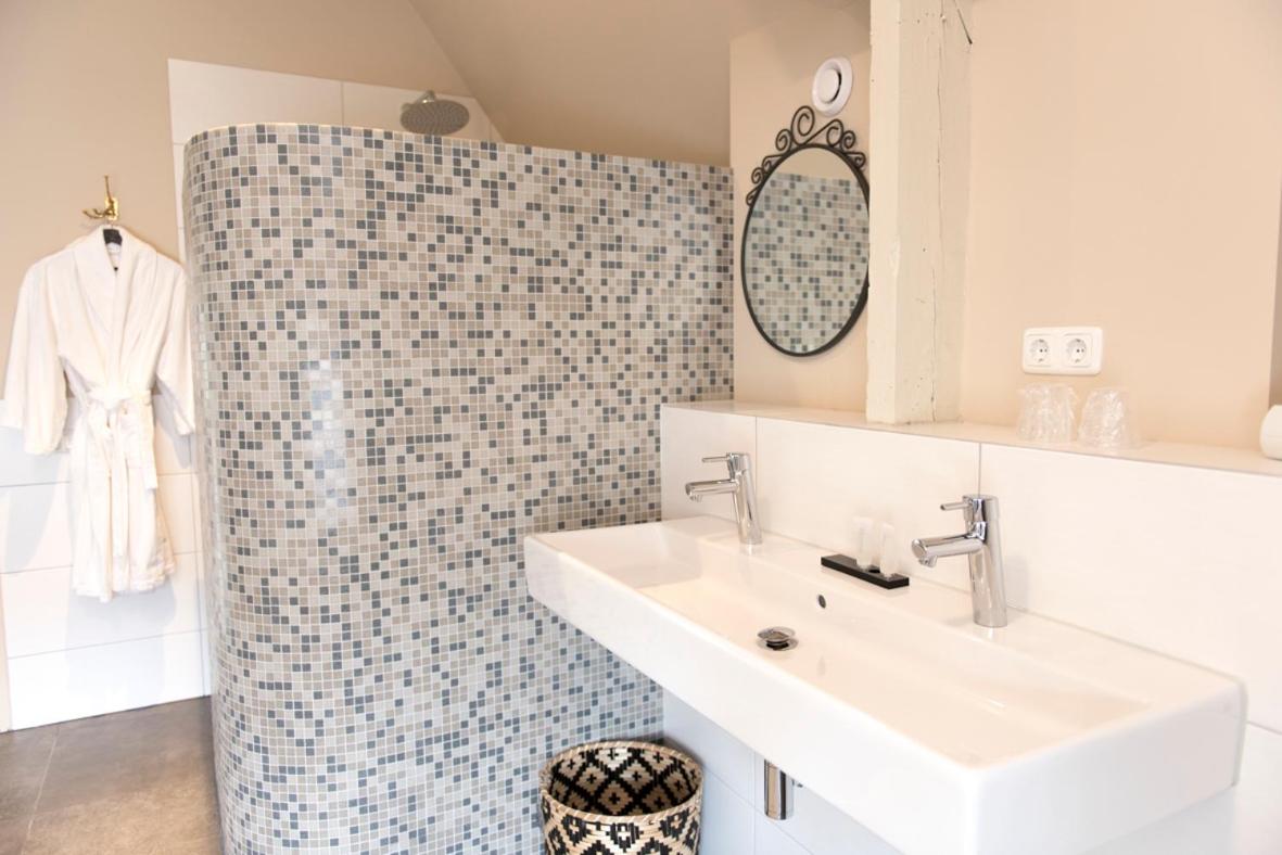 Deluxe King Suite photo 2