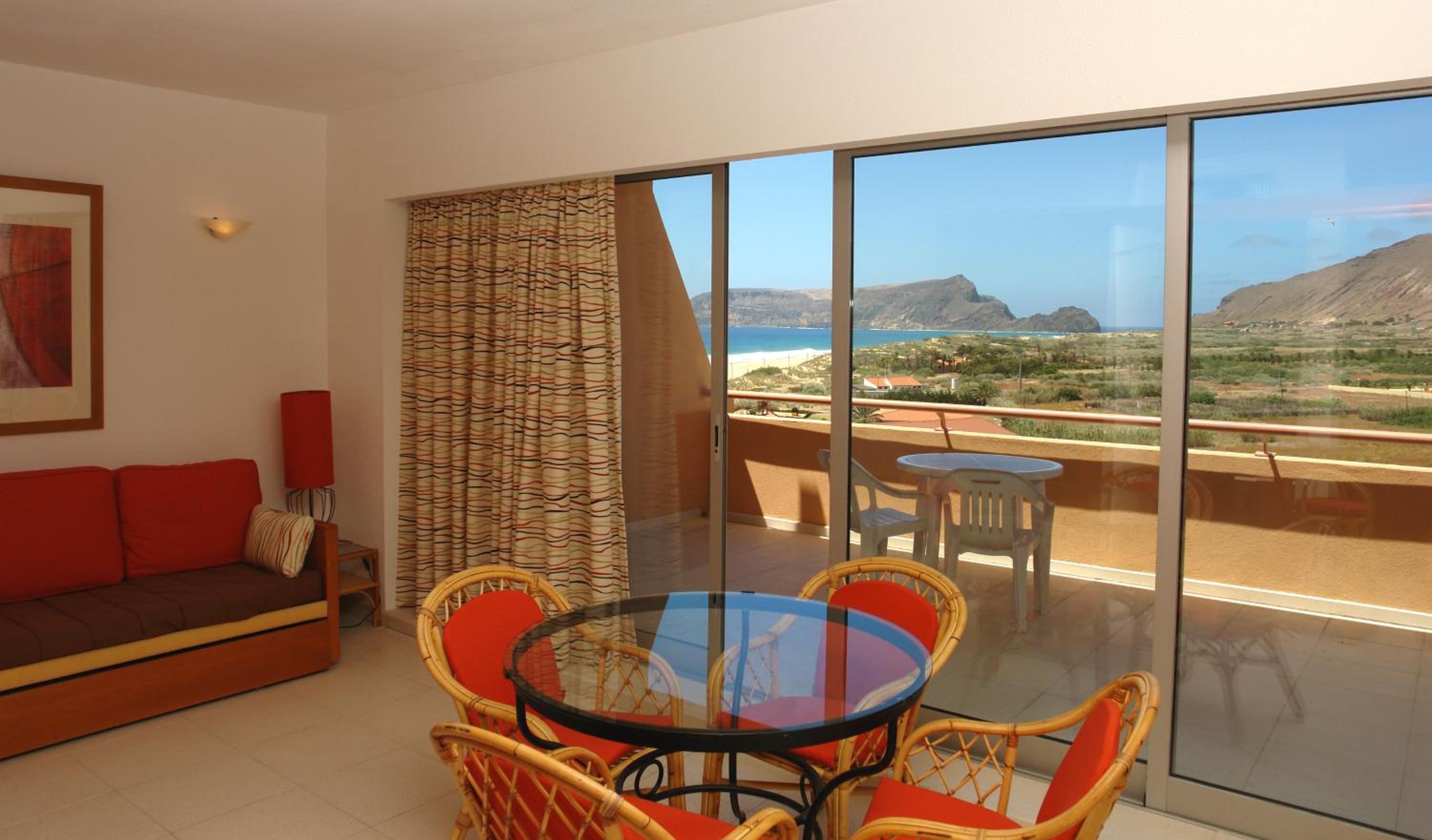 One-Bedroom Apartment with Sea View photo 2