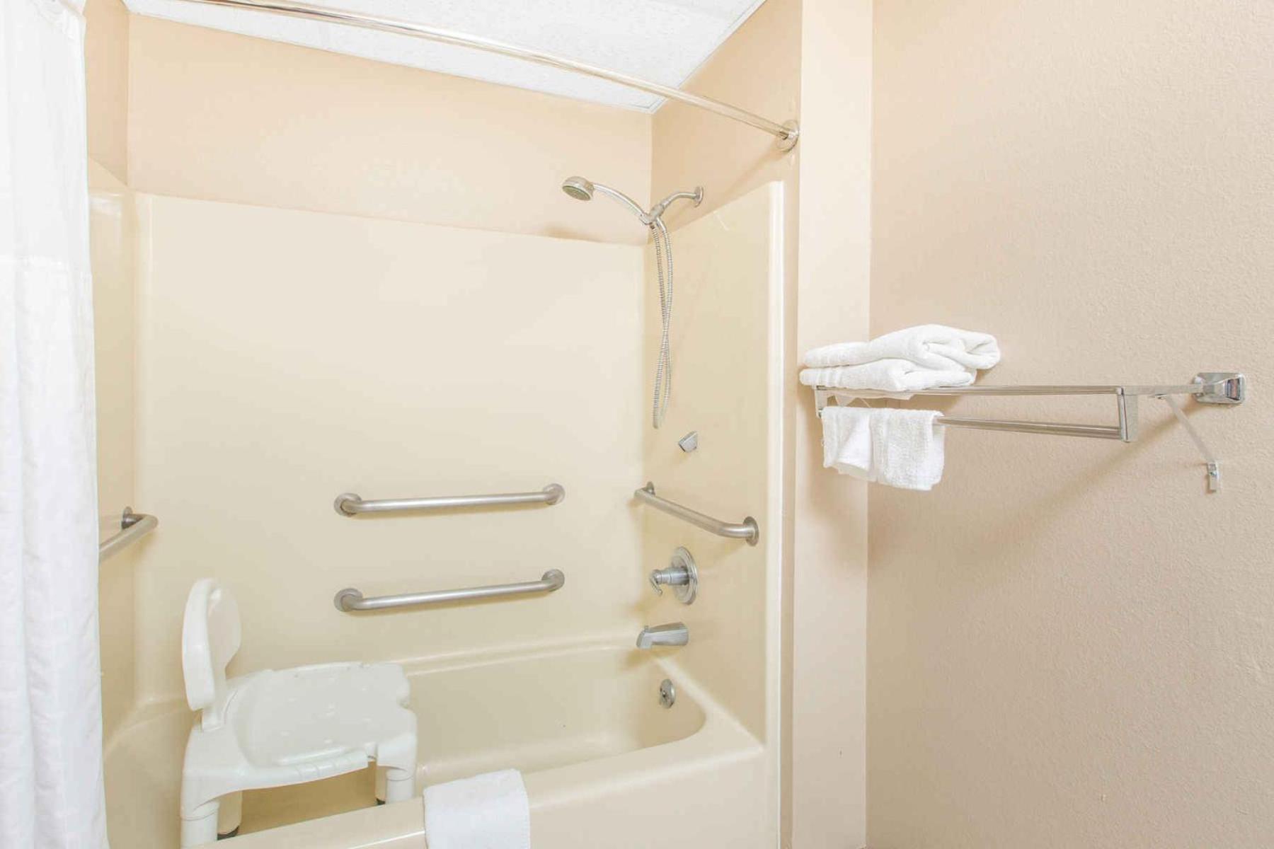 King Room - Non-Smoking - Photo 3
