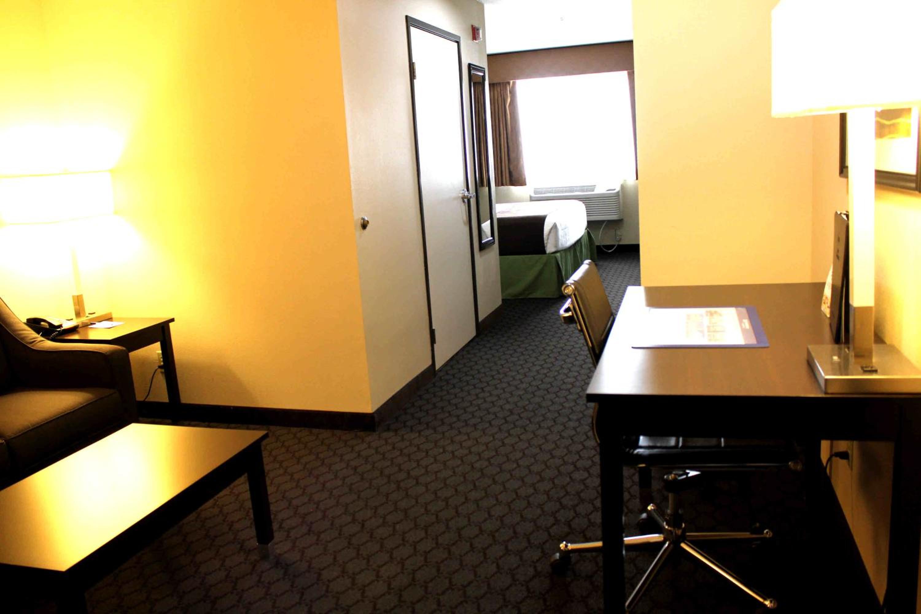 King Room with Sofa Bed - Non-Smoking - Photo 2