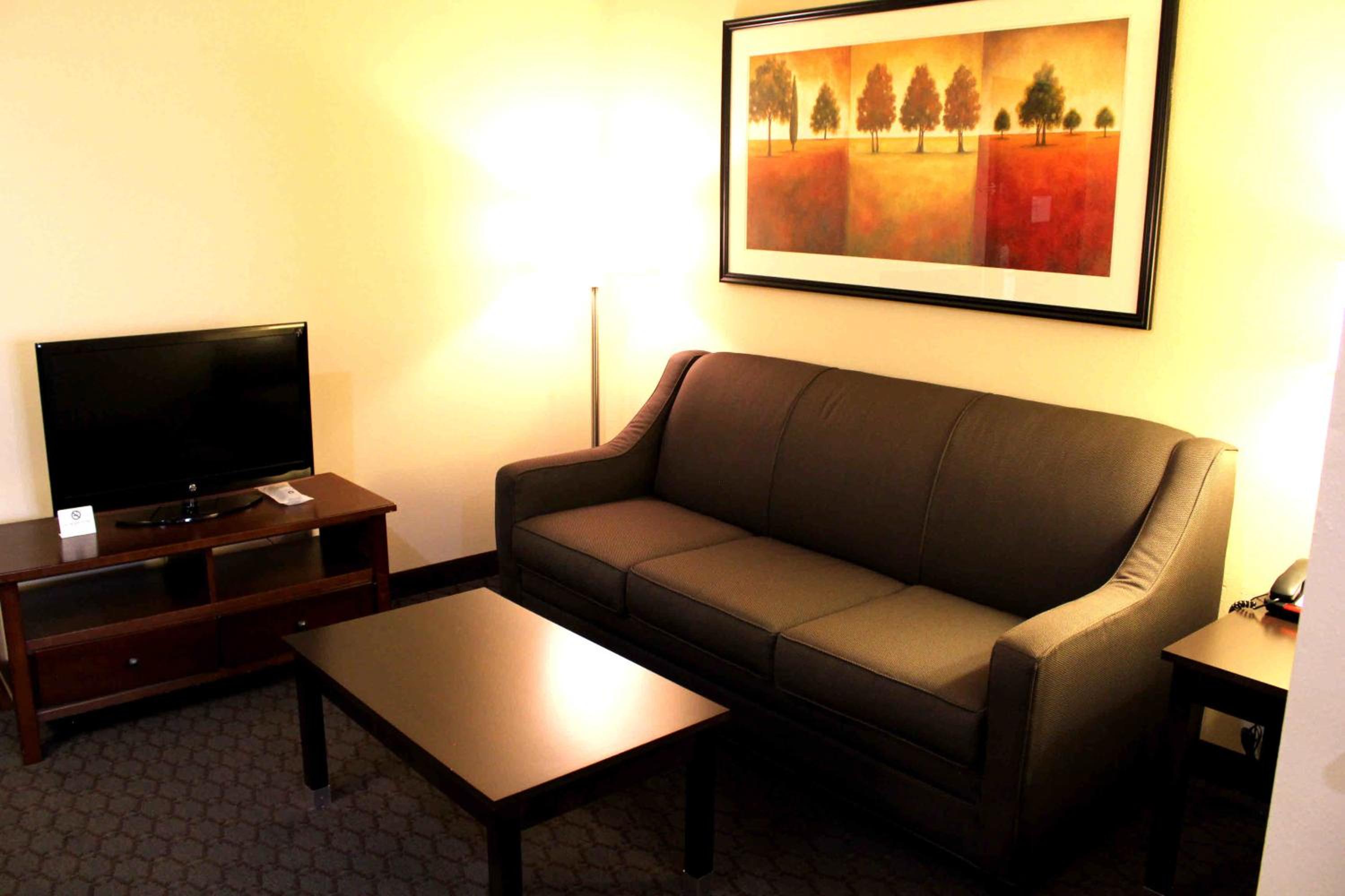King Room with Sofa Bed - Non-Smoking - Photo 4