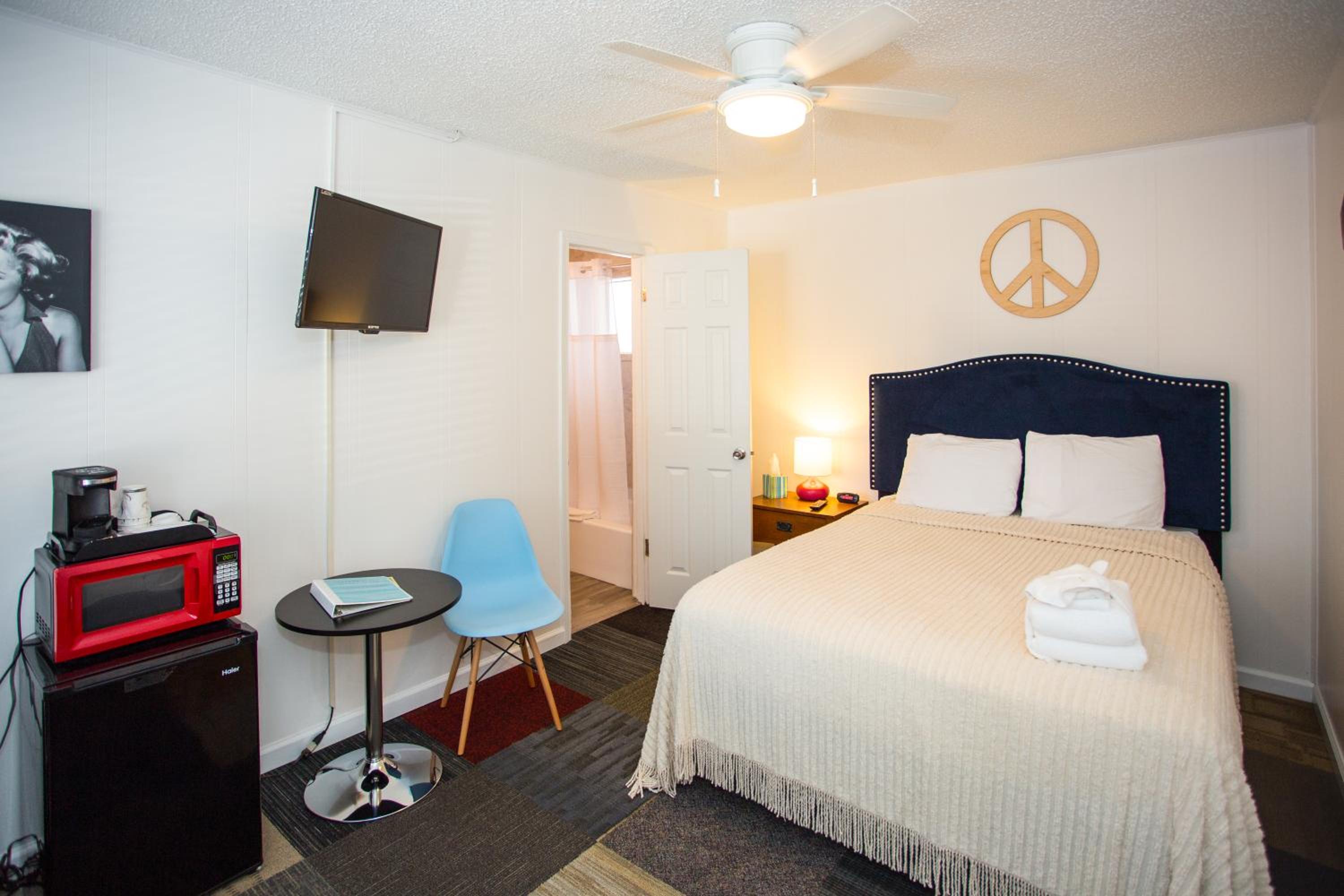 Standard Full Bed Room