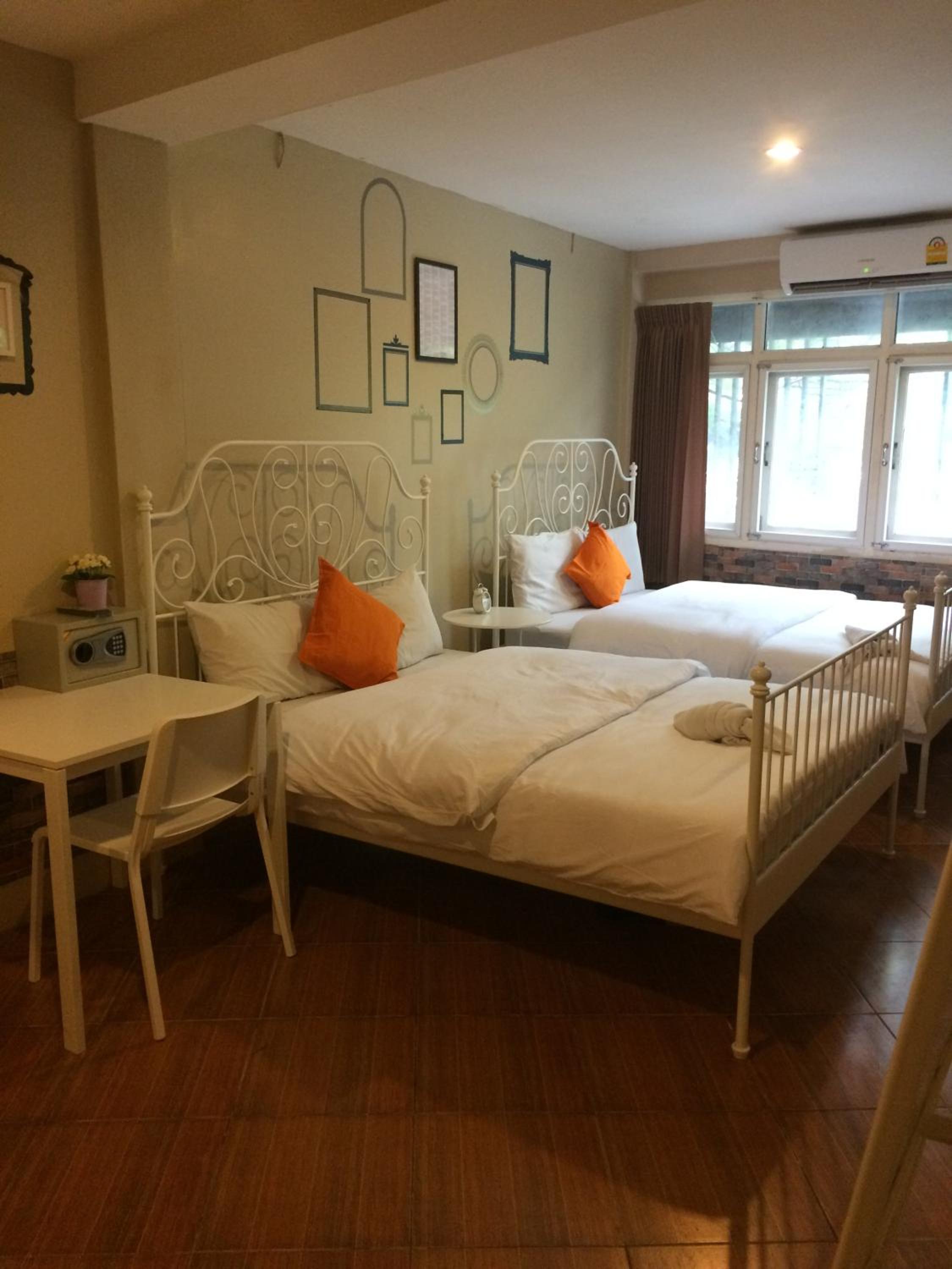 Deluxe Queen Room with Two Queen Beds photo 2