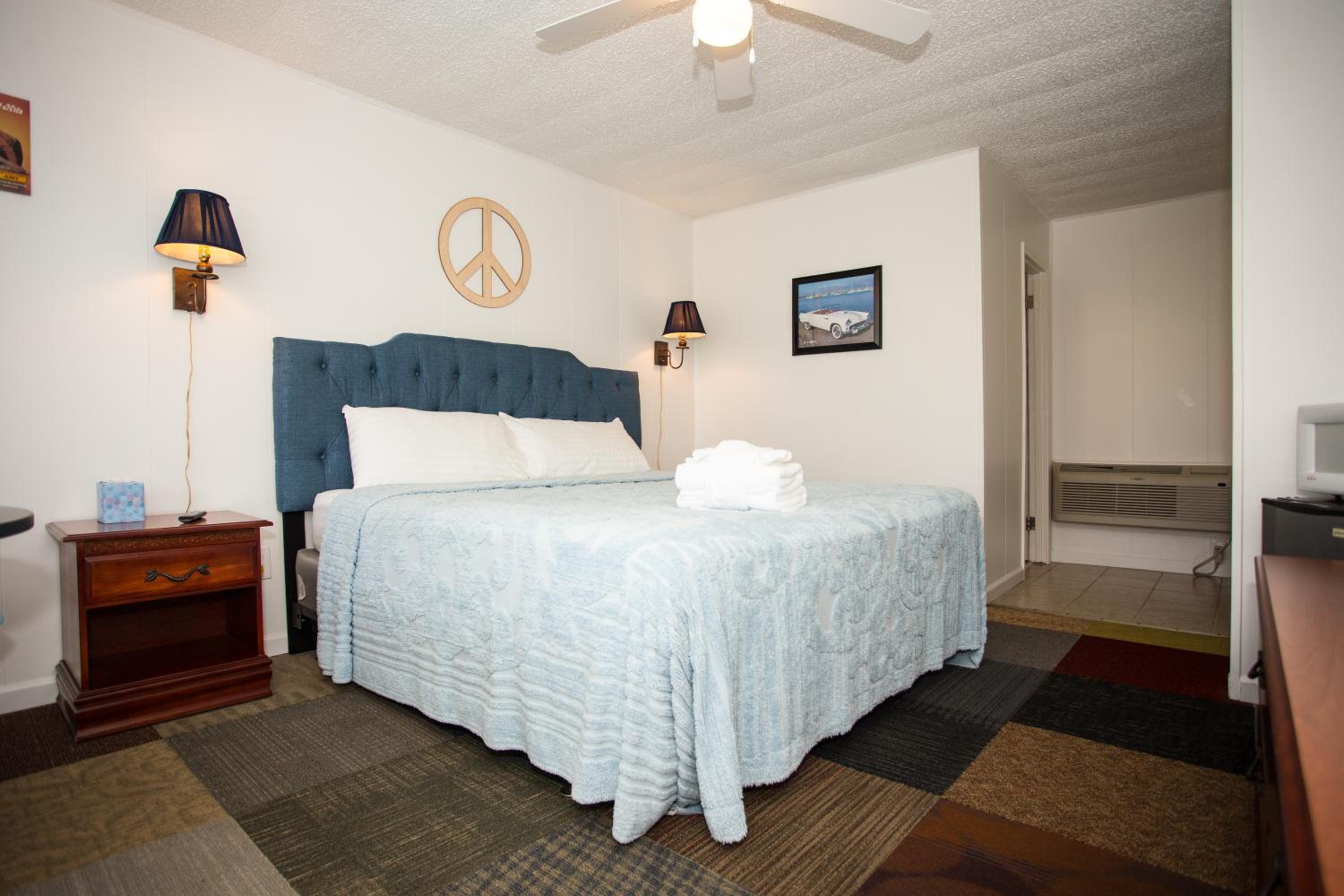 Standard King Room photo 3