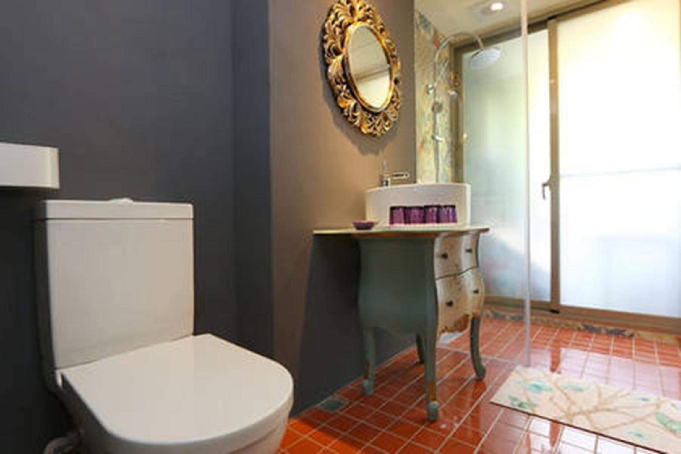 Quadruple Room with Private Bathroom photo 3