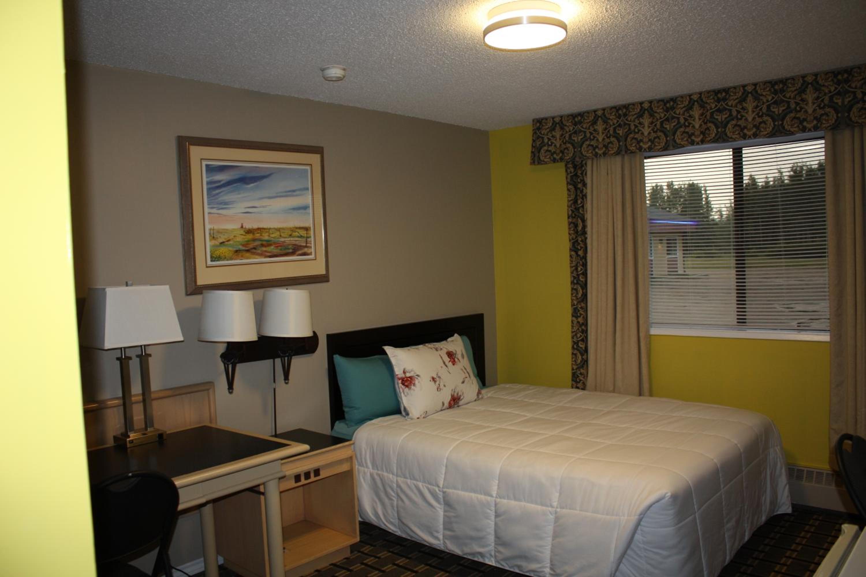 Queen Room photo 2