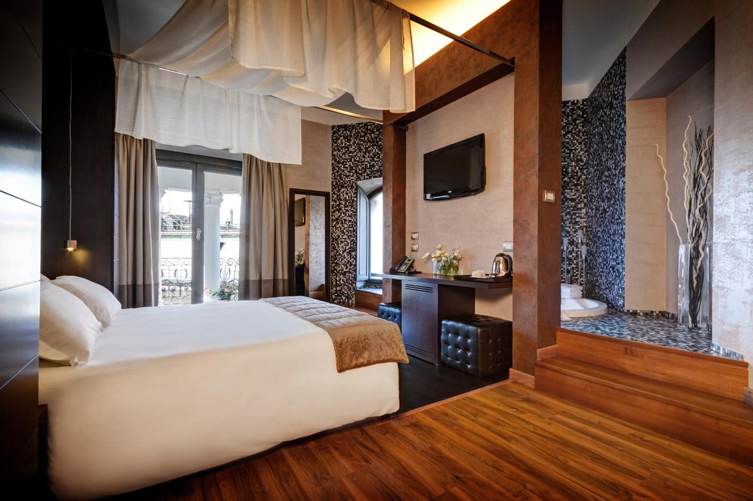 Royal Wellness Suite with Balcony thumbnail 5
