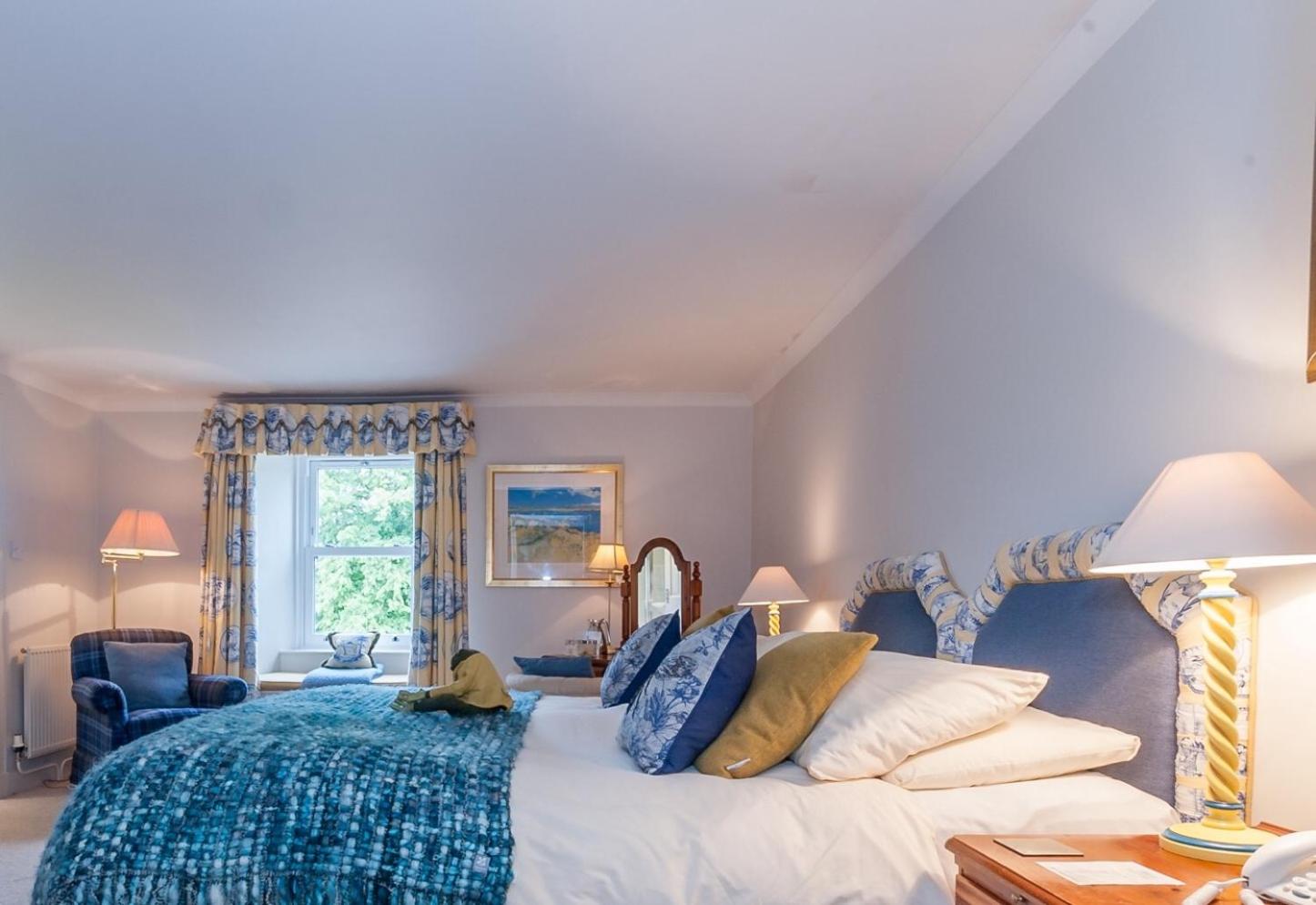 Superior Room with Loch View