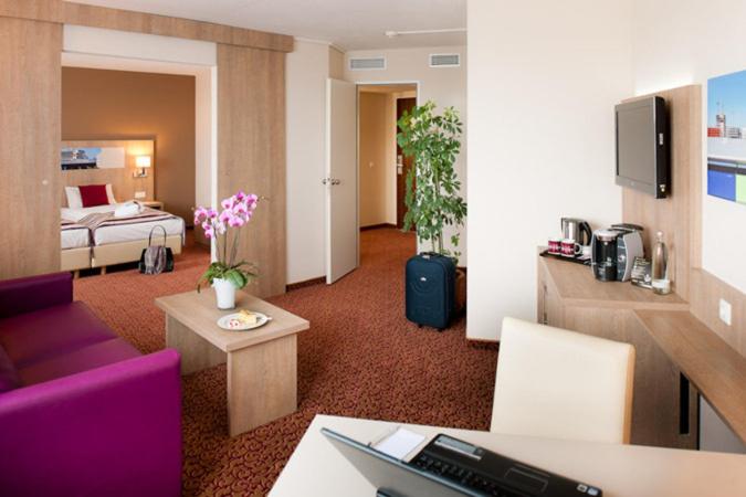 Privilege Double Room with Street View - Photo 1