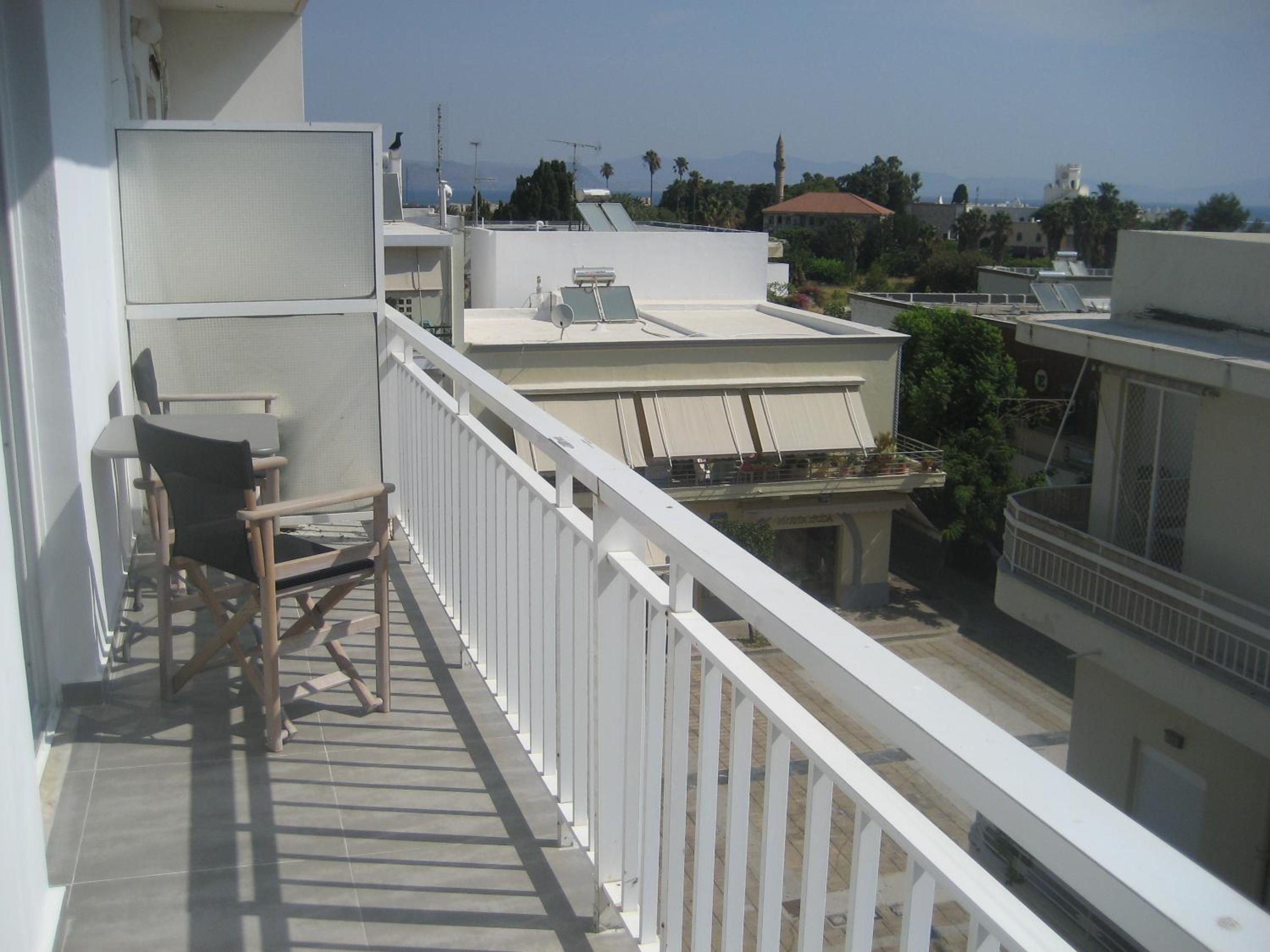Apartment with Balcony - Photo 11