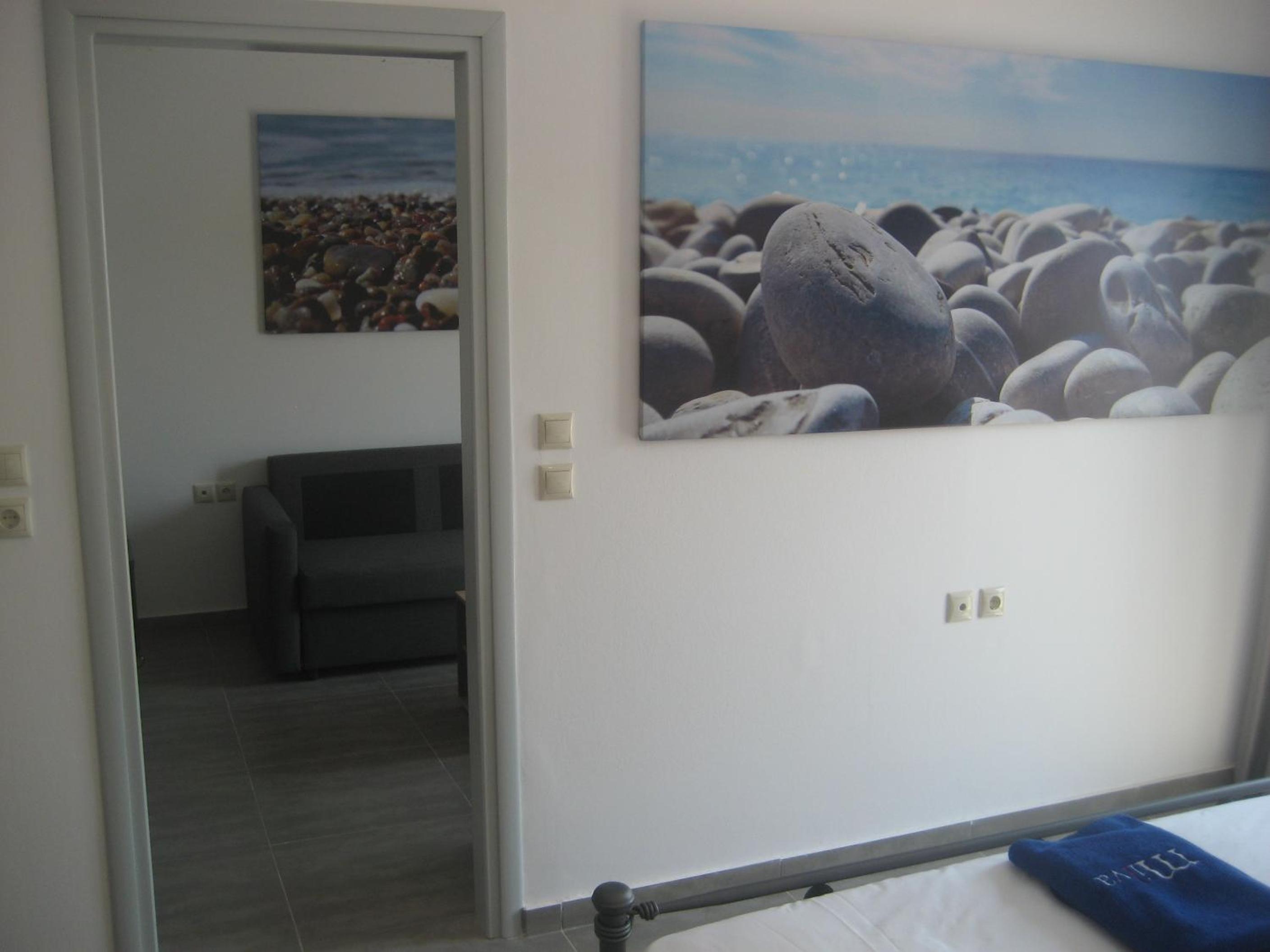 One-Bedroom Apartment - Photo 9