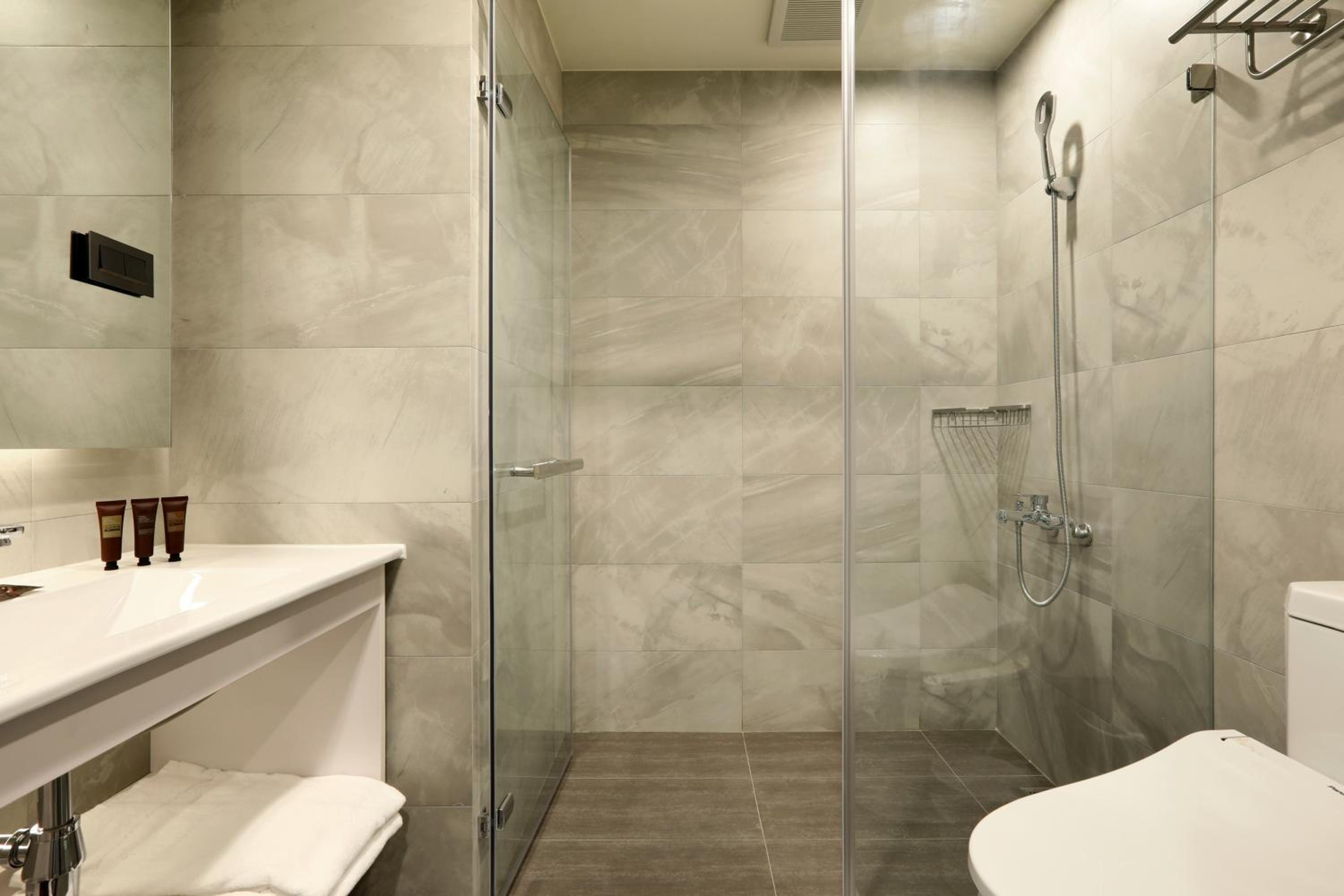 Standard Double Room - Photo 6
