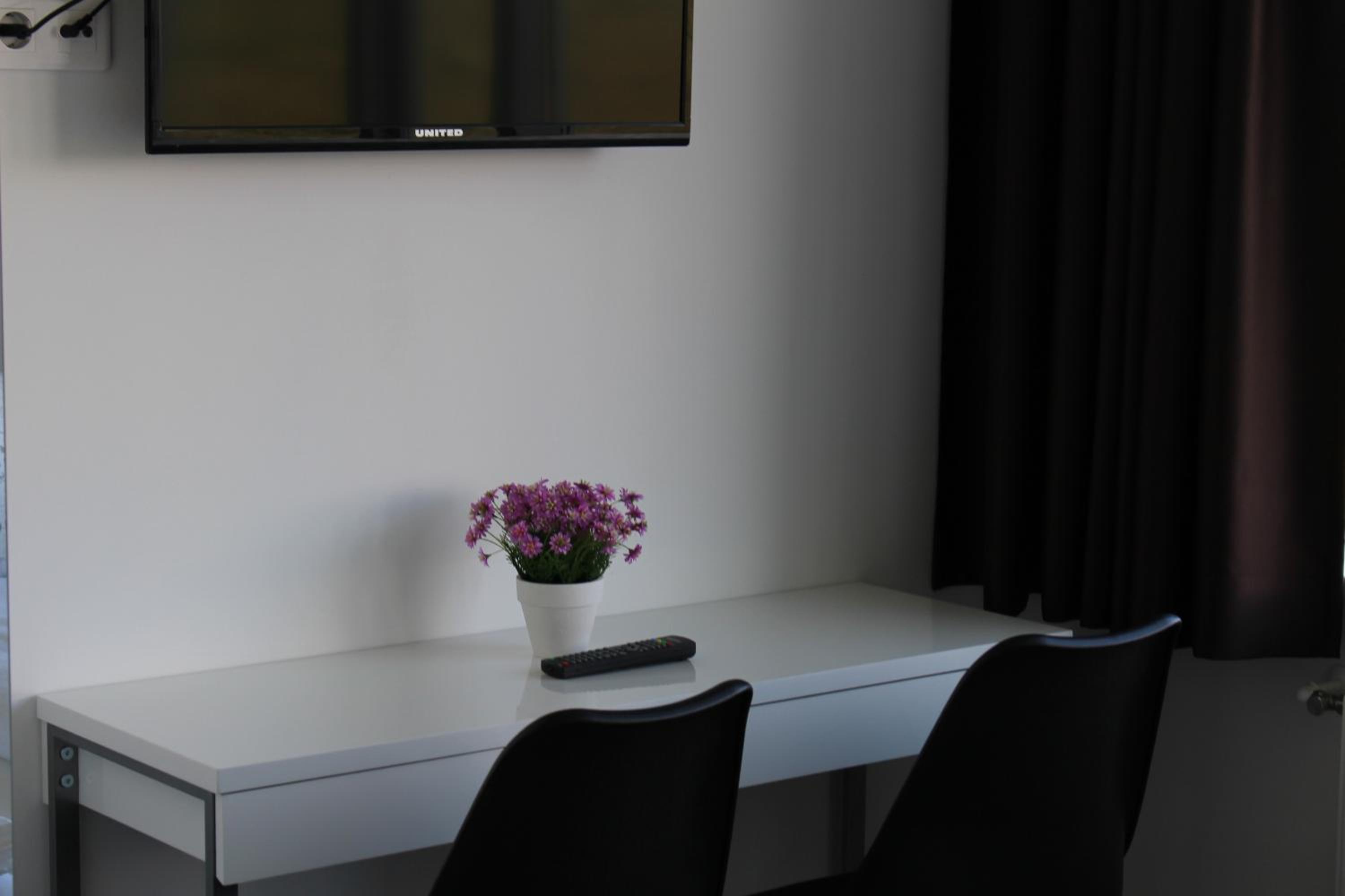 Studio Apartment photo 1