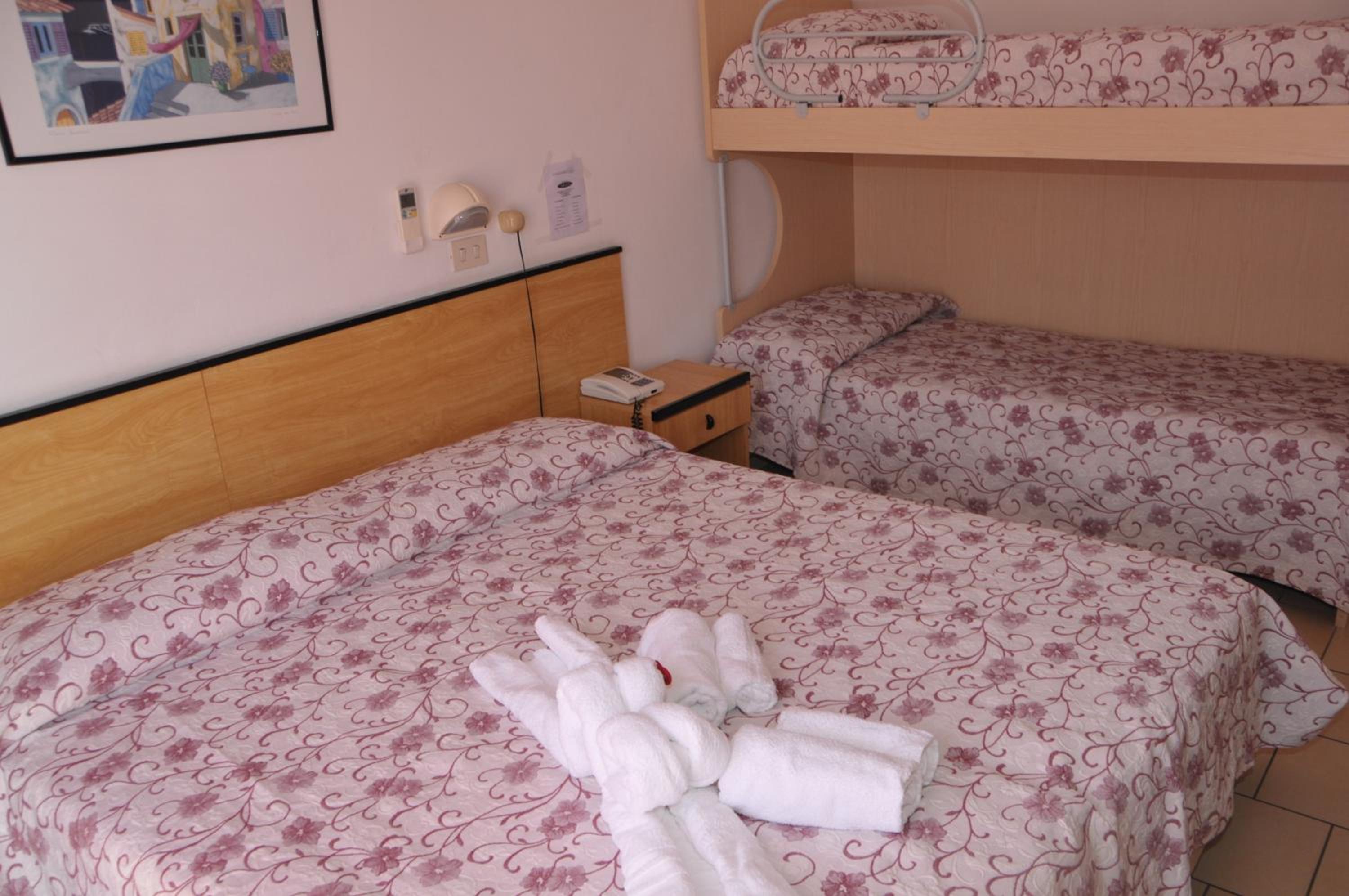 Family Room (2 Adults + 2 Children)