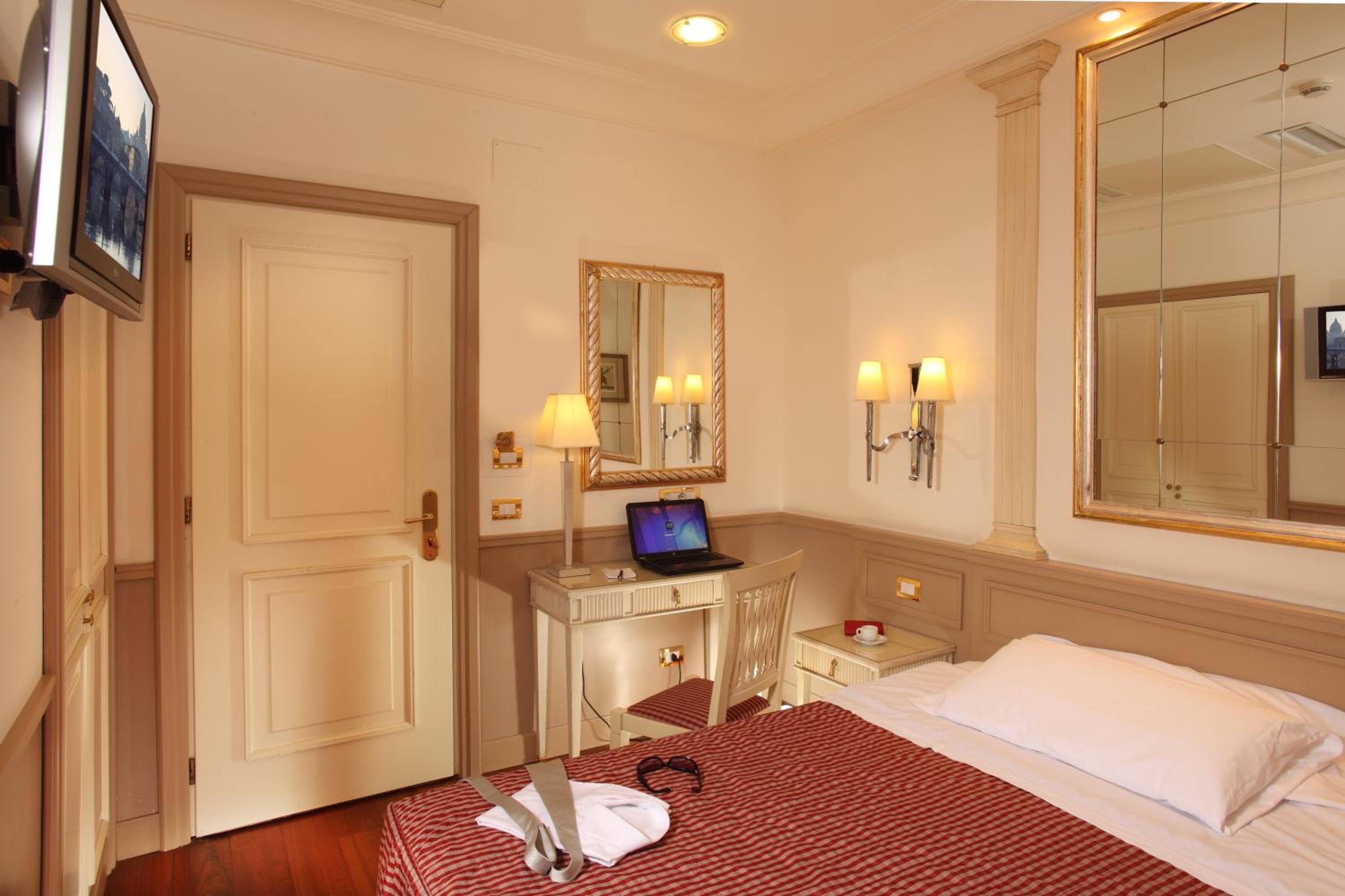 Basic Double Room - Single Use photo 3
