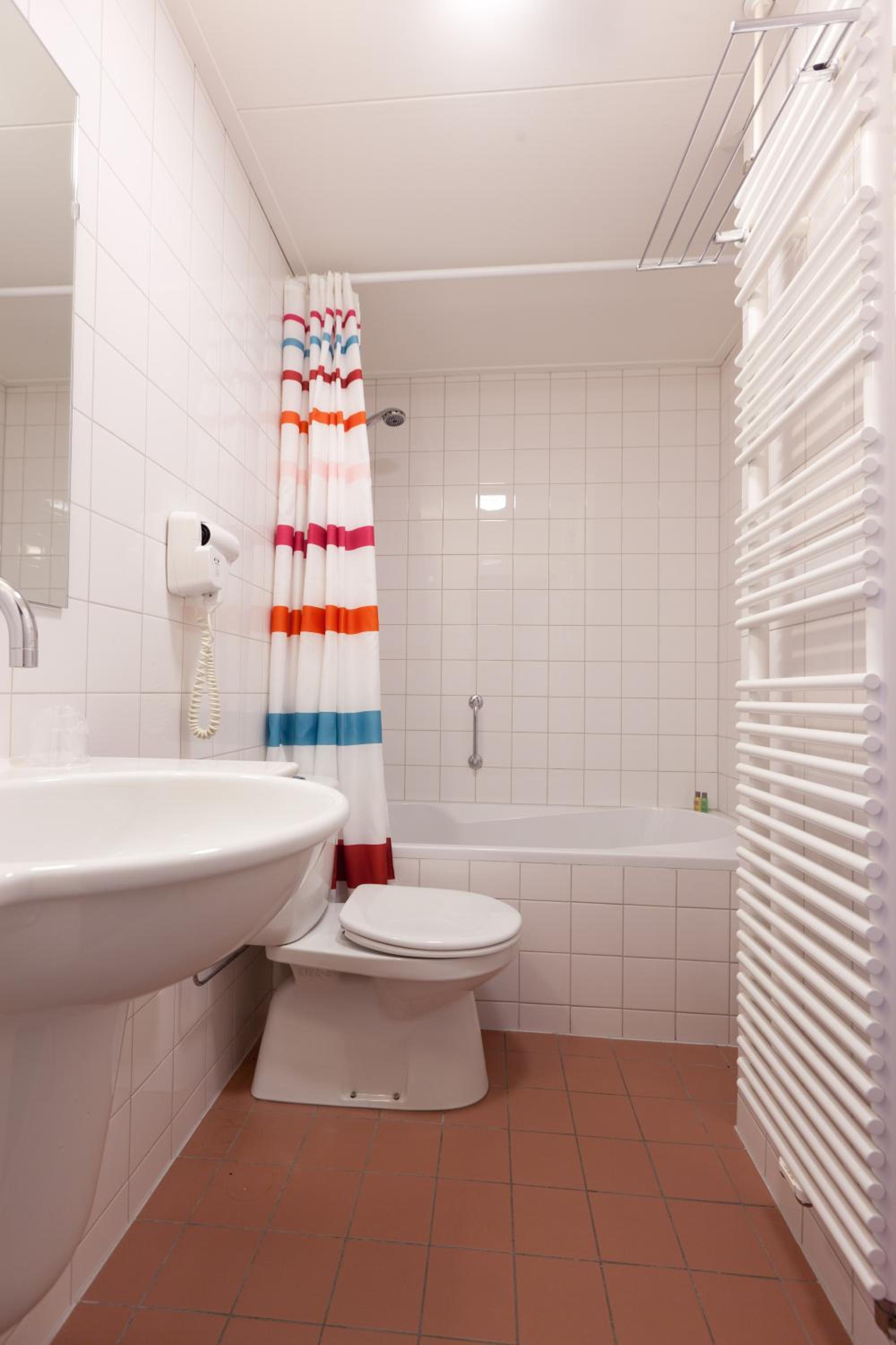 Standard Single Room - Photo 4