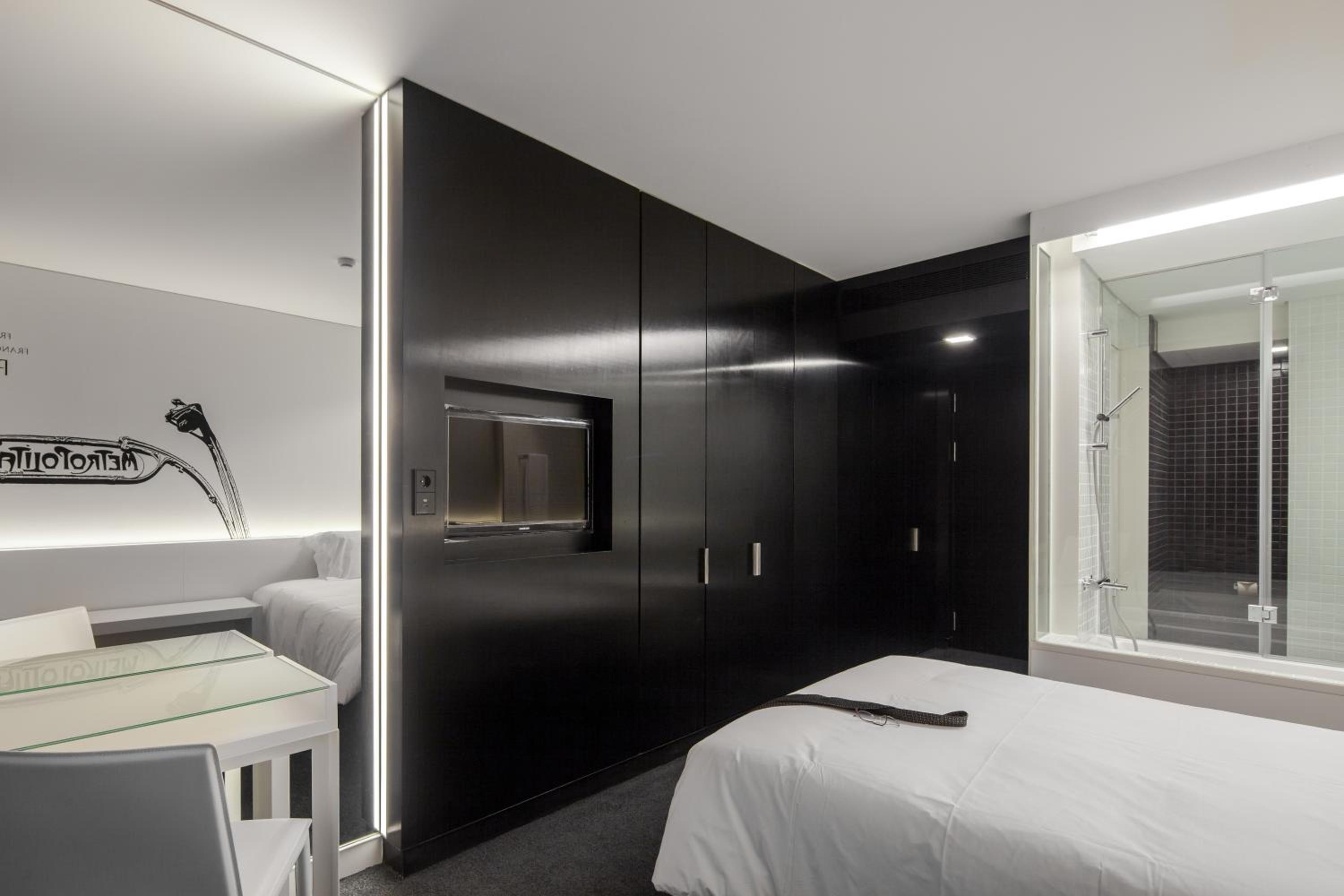Standard Single Room thumbnail 5