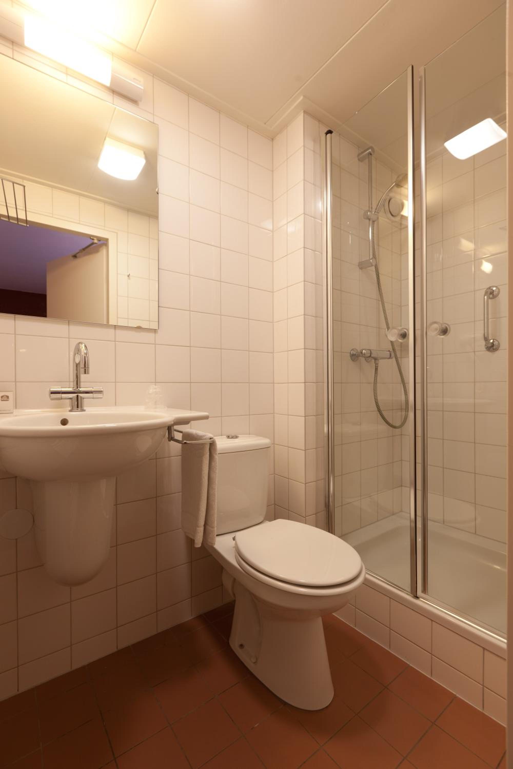 Deluxe Double Or Twin Room - Photo 9