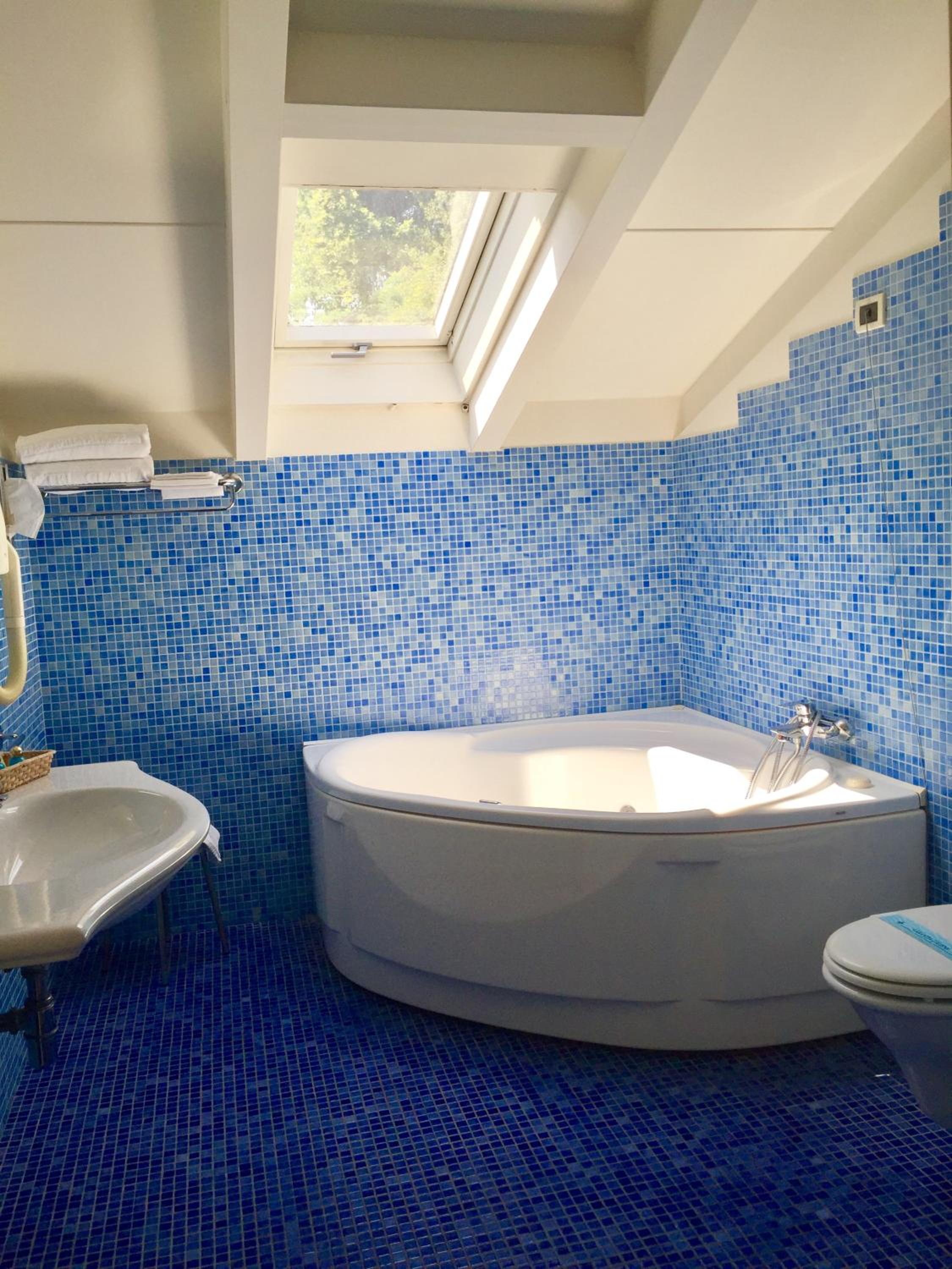 Double Room with Spa Bath photo 2