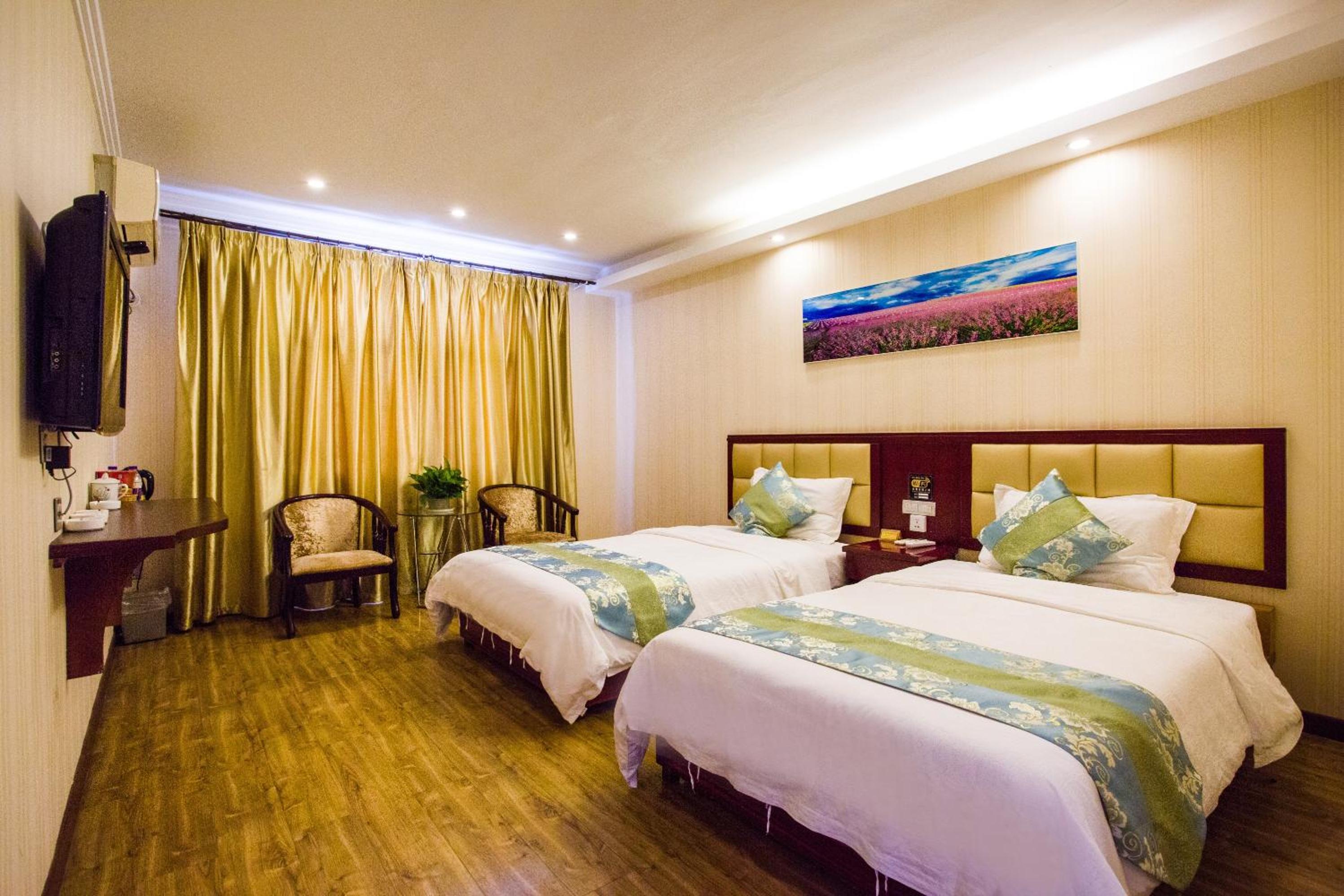 Deluxe Double or Twin Room with Mountain View photo 3