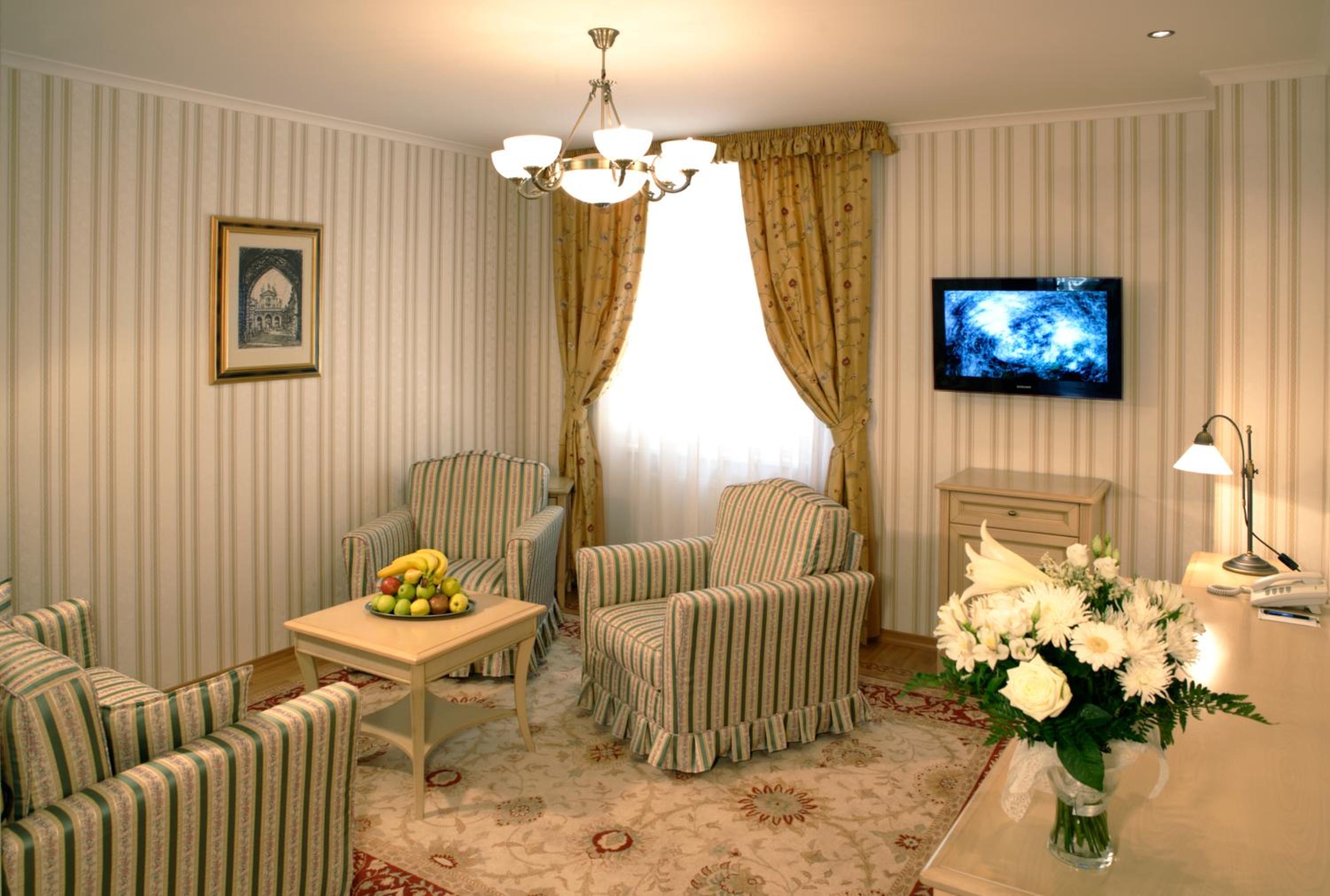 Suite with Wellness and Swimming Pool Access - Photo 5