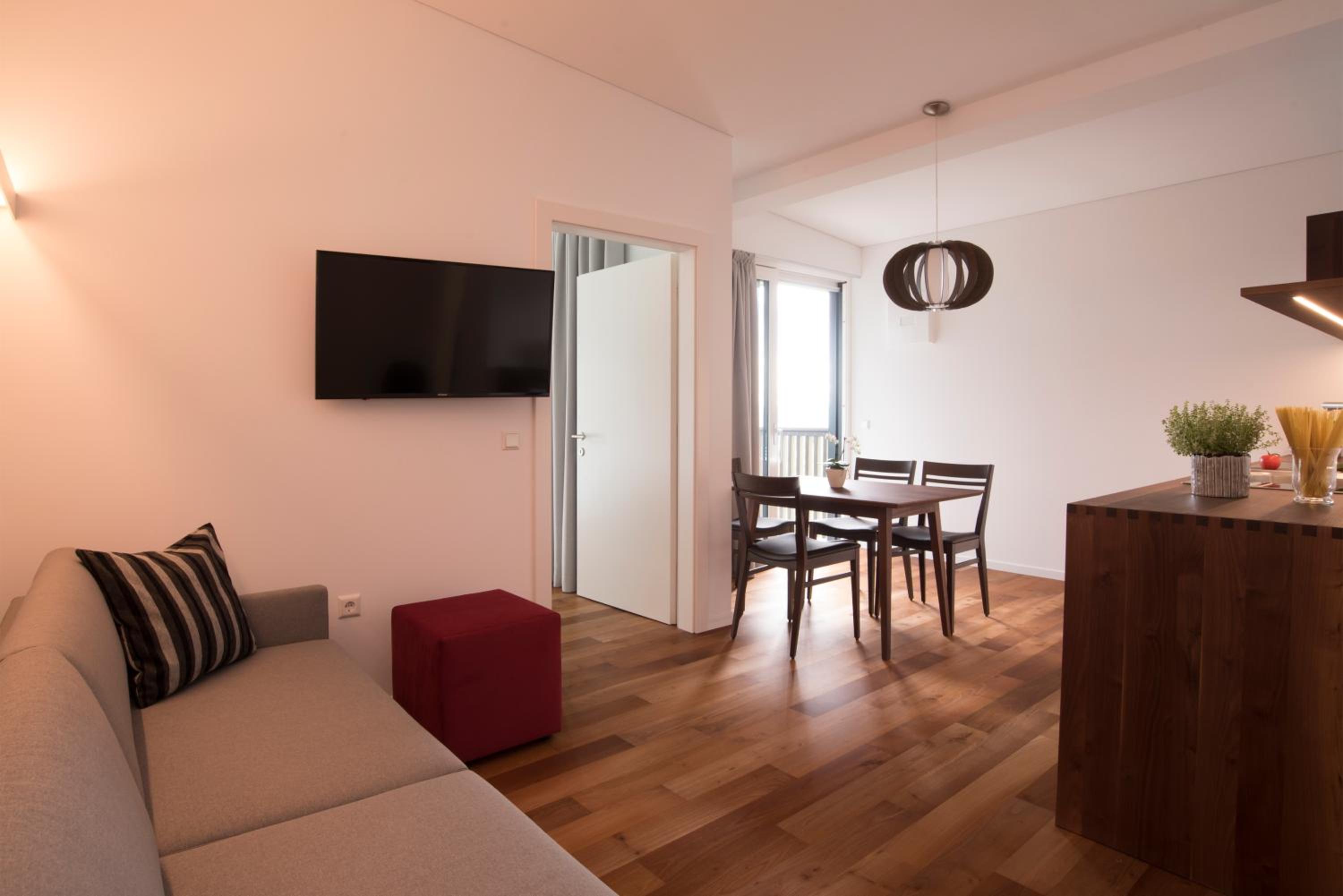 Apartment with Mountain View