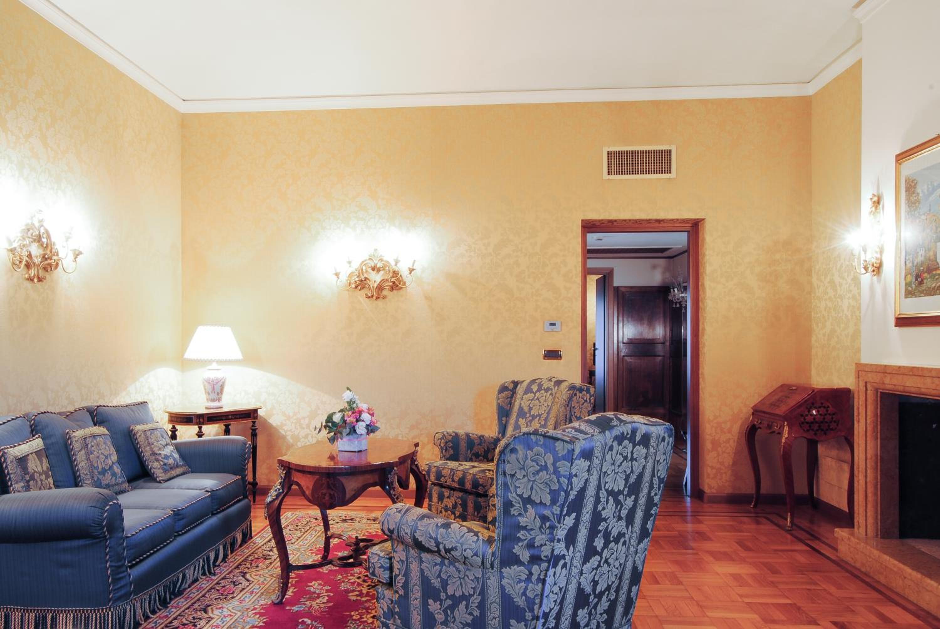 Presidential Suite photo 1