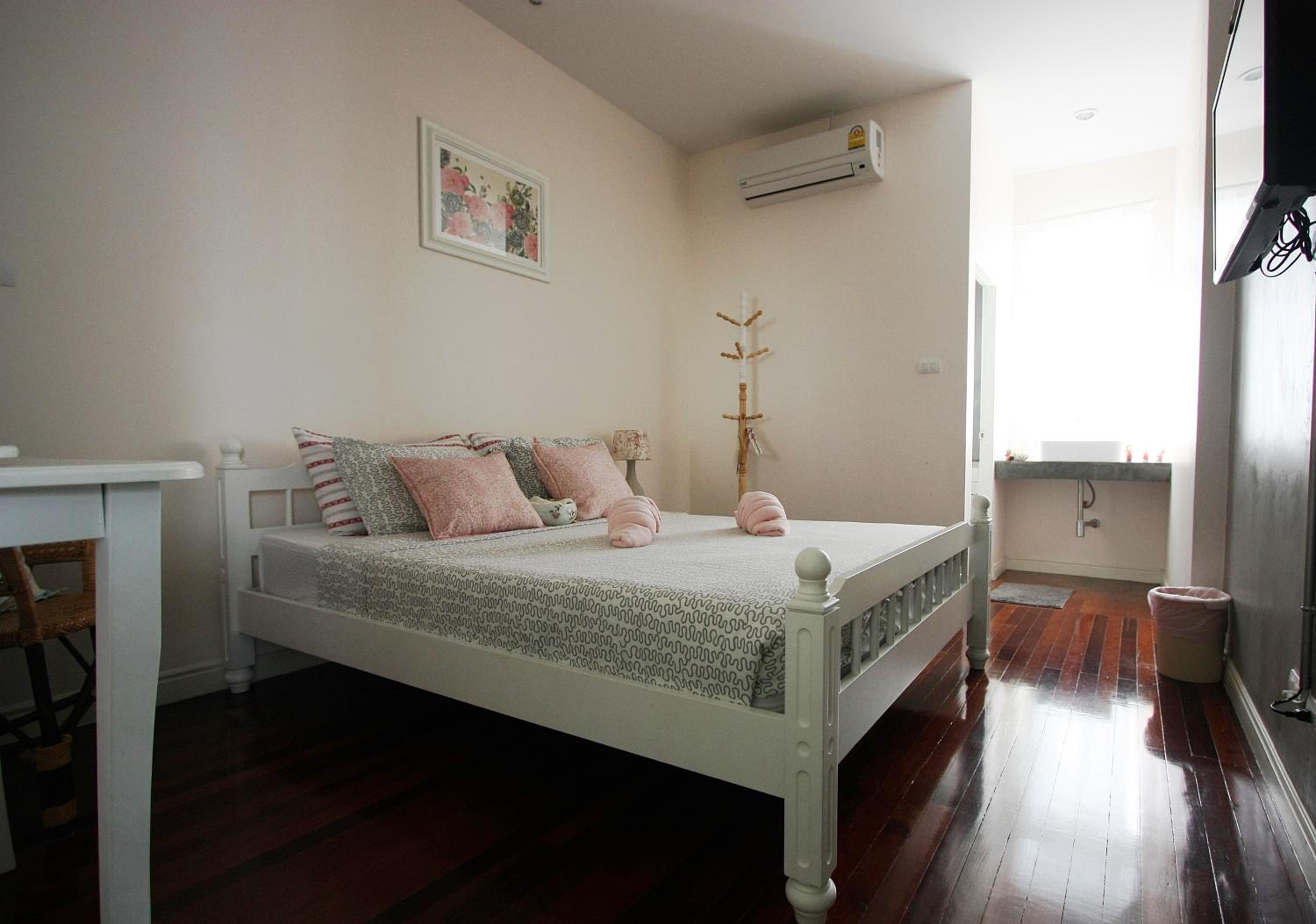 Standard Queen Room photo 2