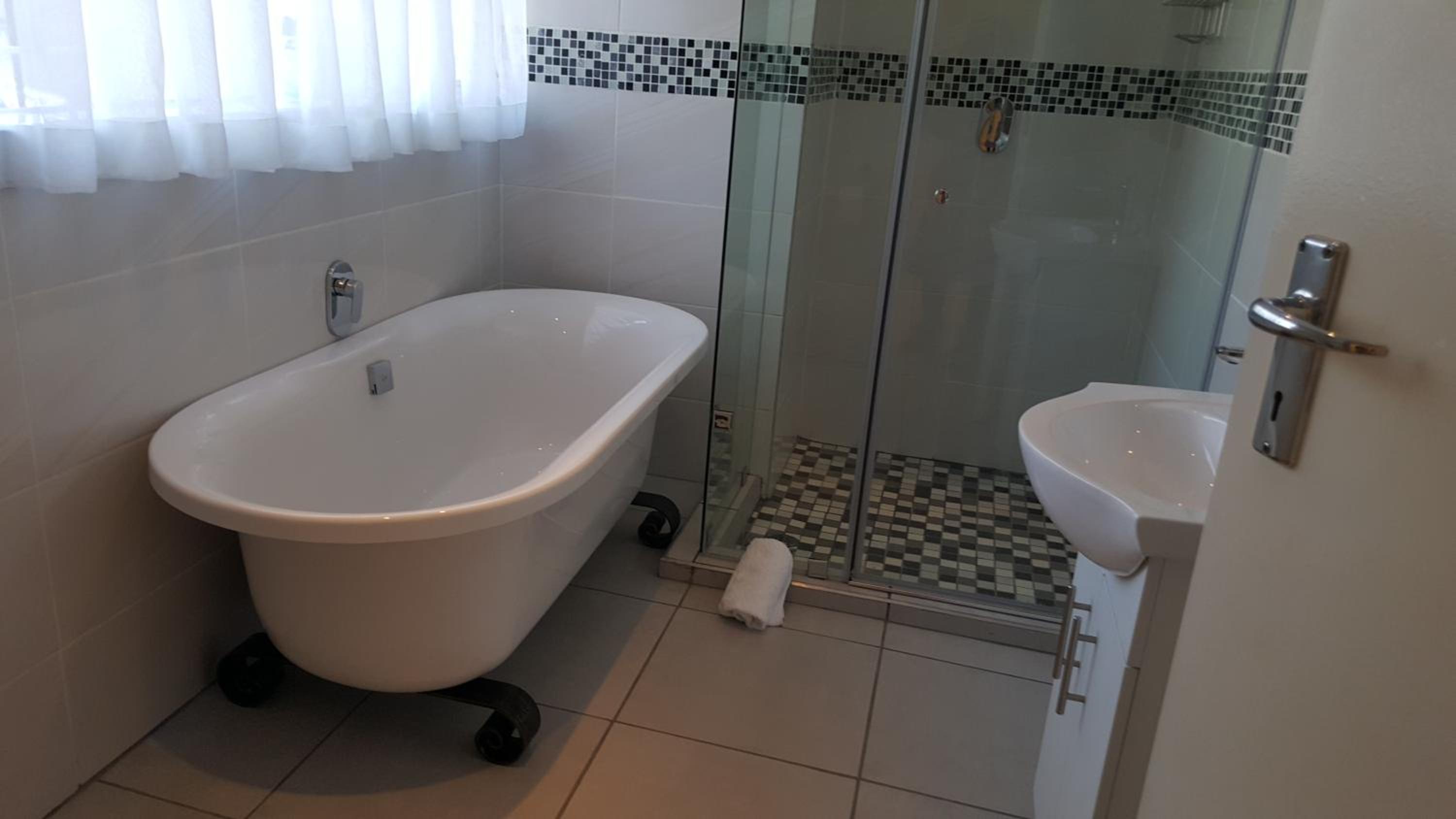 Twin/Double Room photo 3