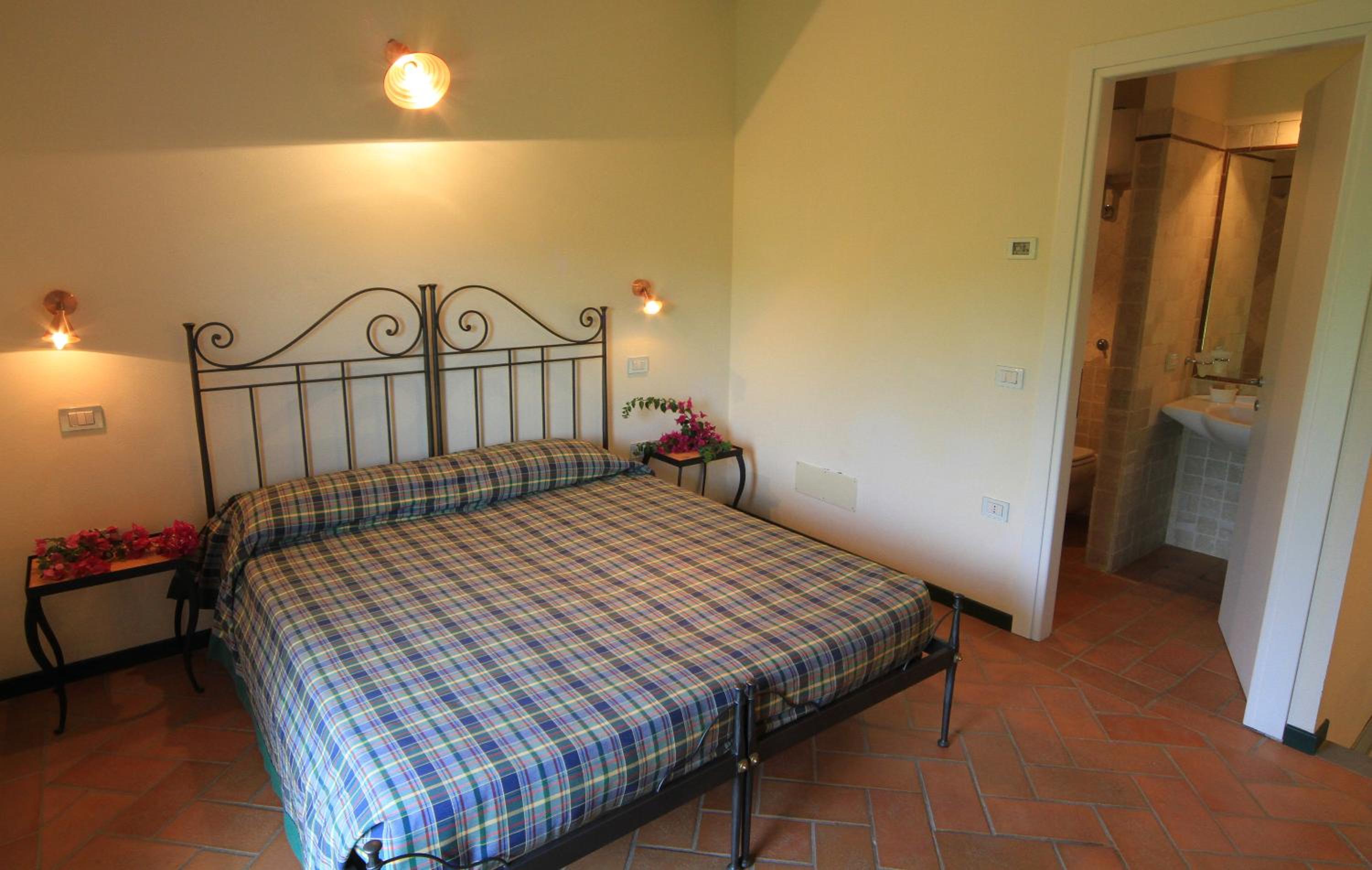 Double or Twin Room - Photo 7