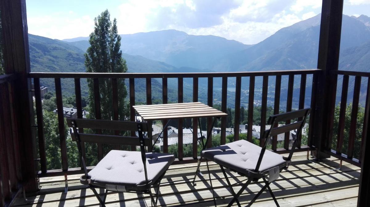 Apartment with Balcony photo 2