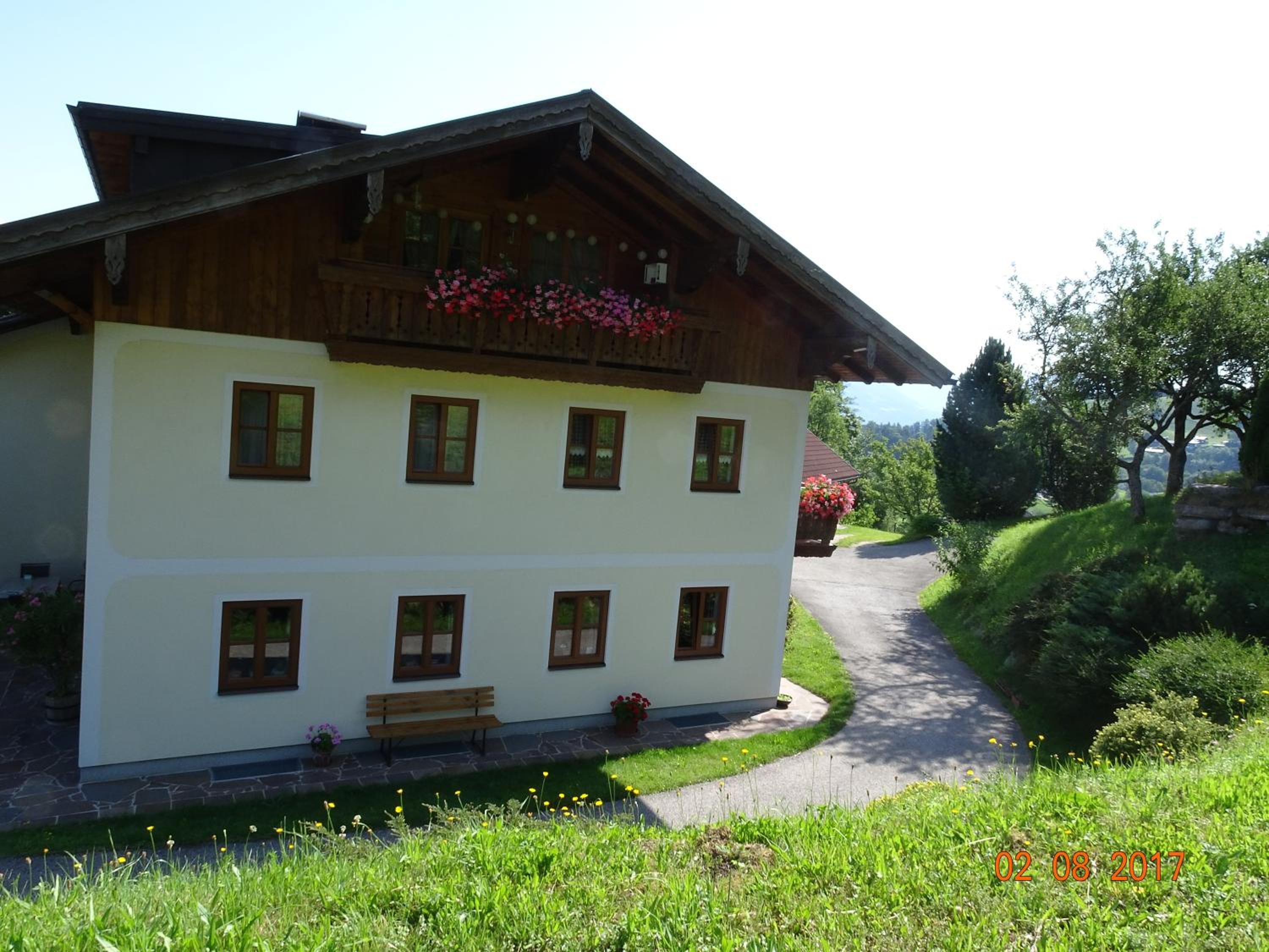 One-Bedroom Apartment with Balcony and Mountain View   photo 2