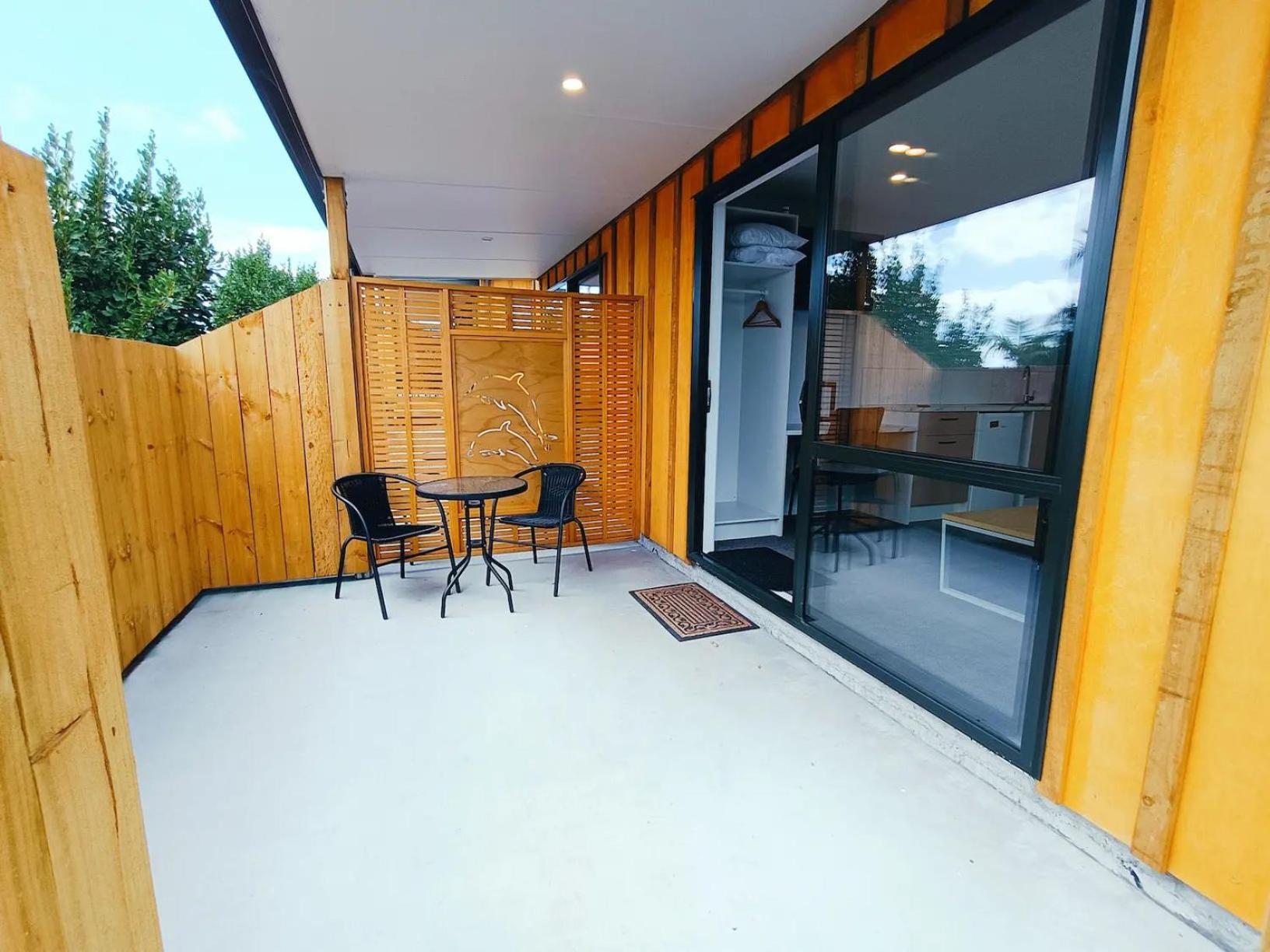 Deluxe Studio