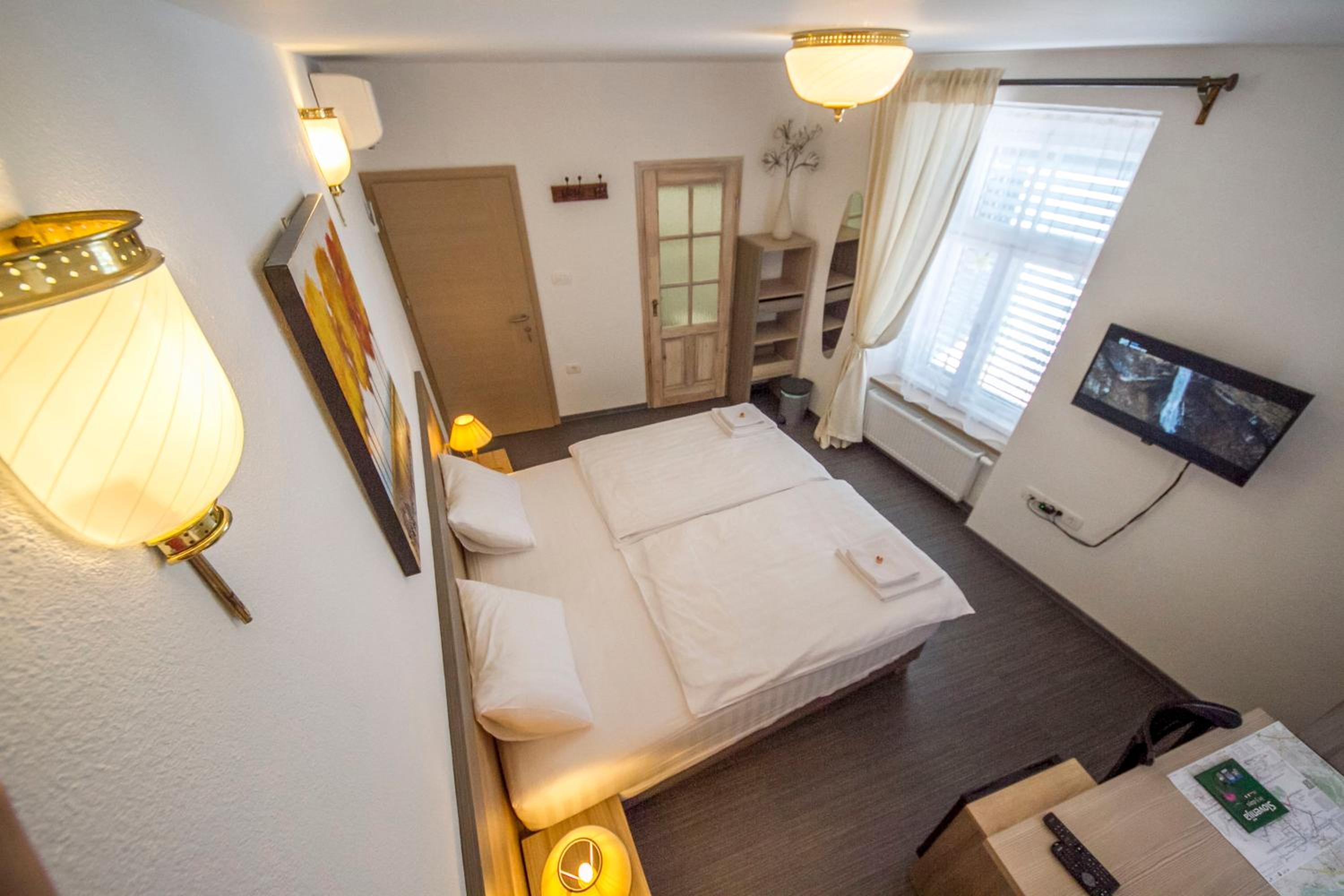 Double Room with Private Bathroom 1-3