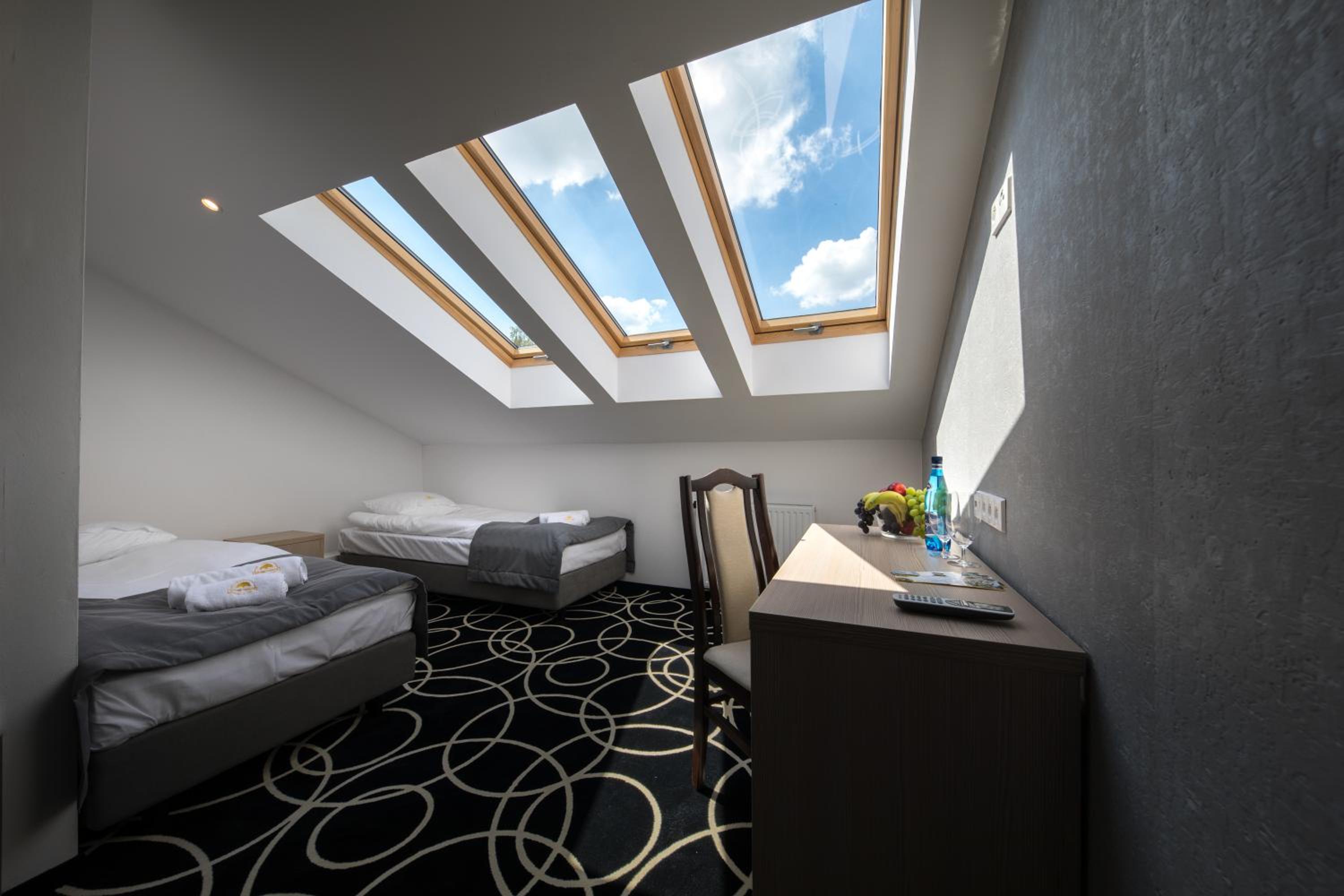 Large Double Room - Photo 10
