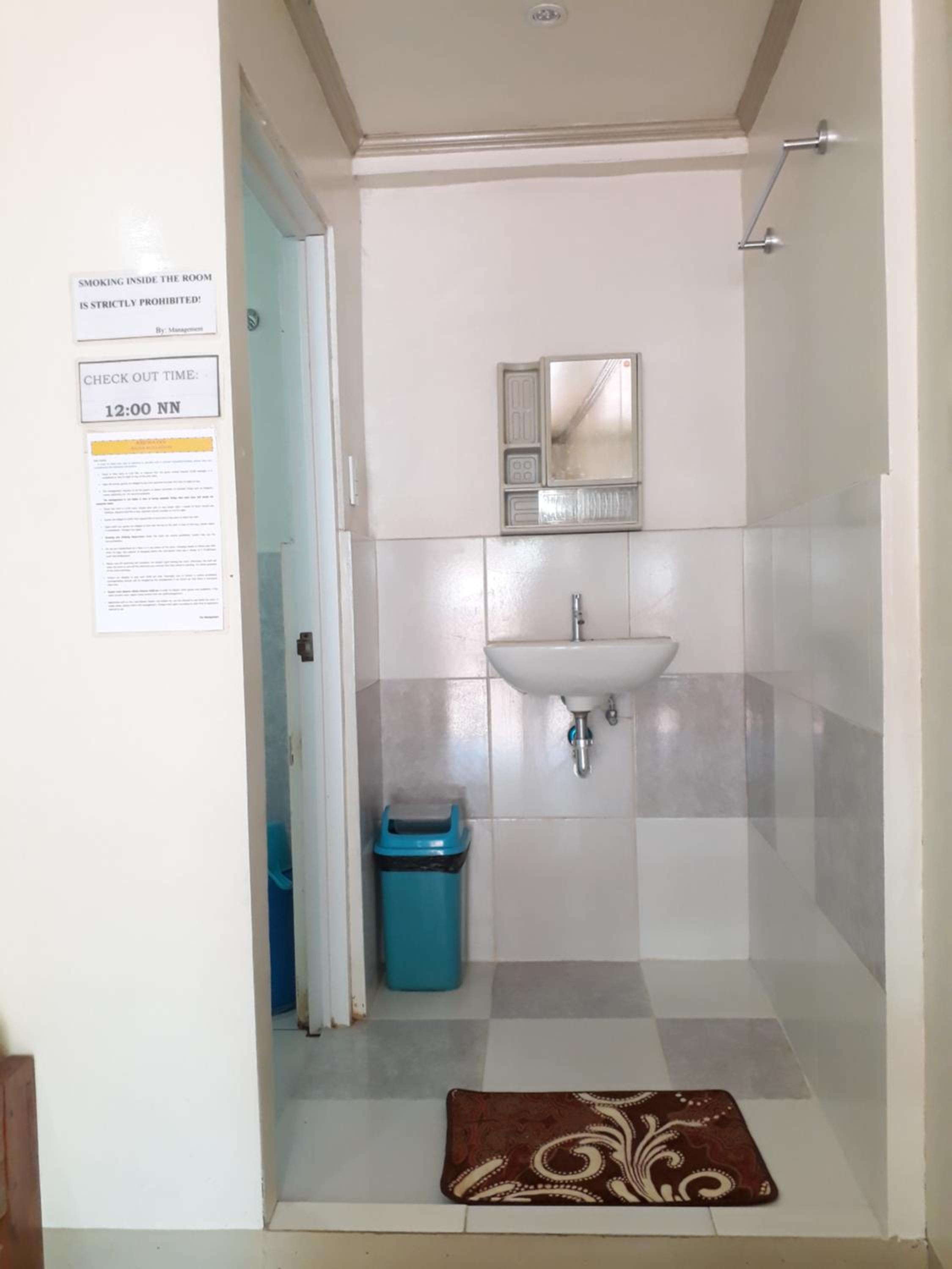 Quadruple Room with Private Bathroom - Photo 6
