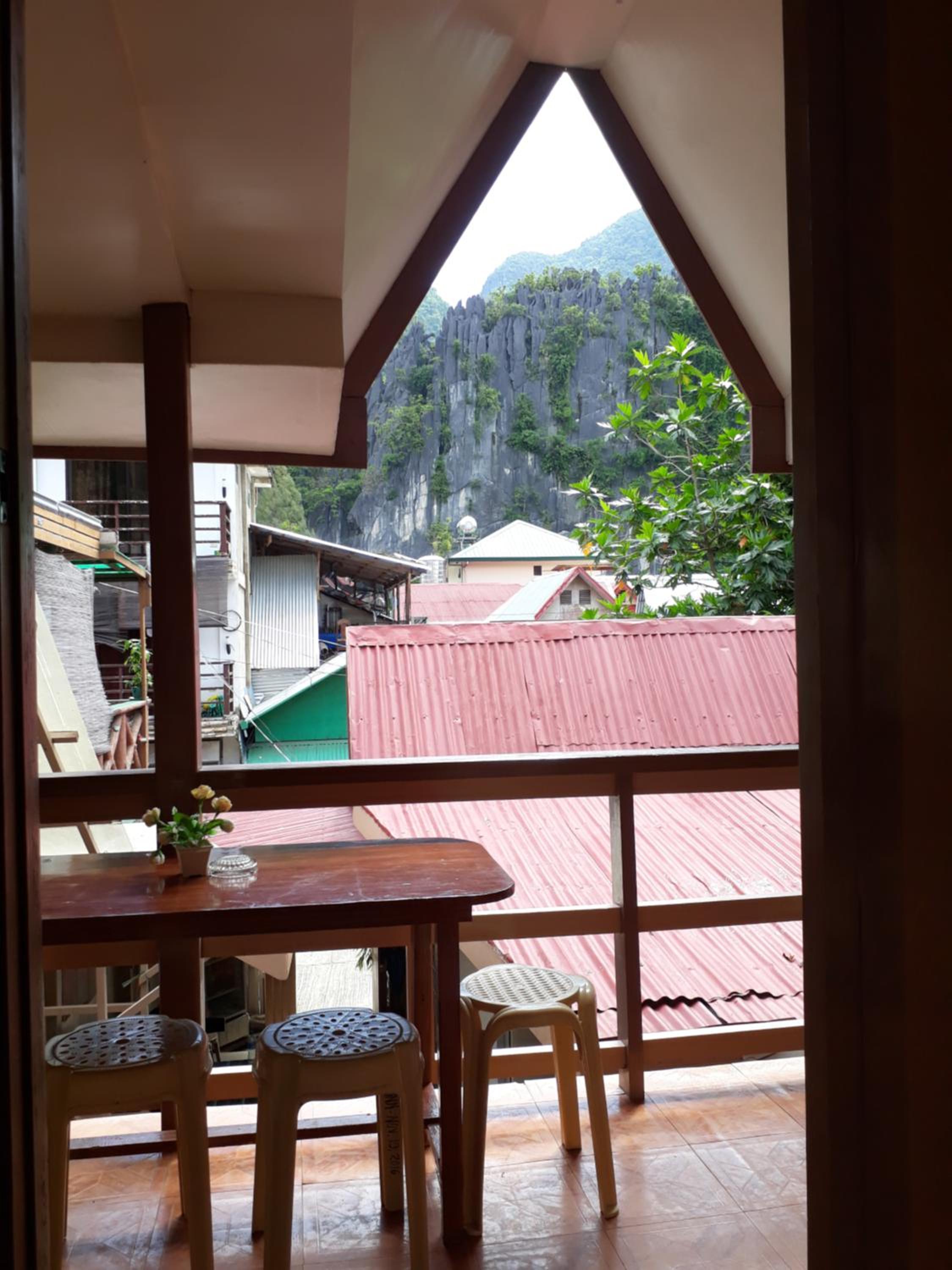 Quadruple Room with Private Bathroom - Photo 11