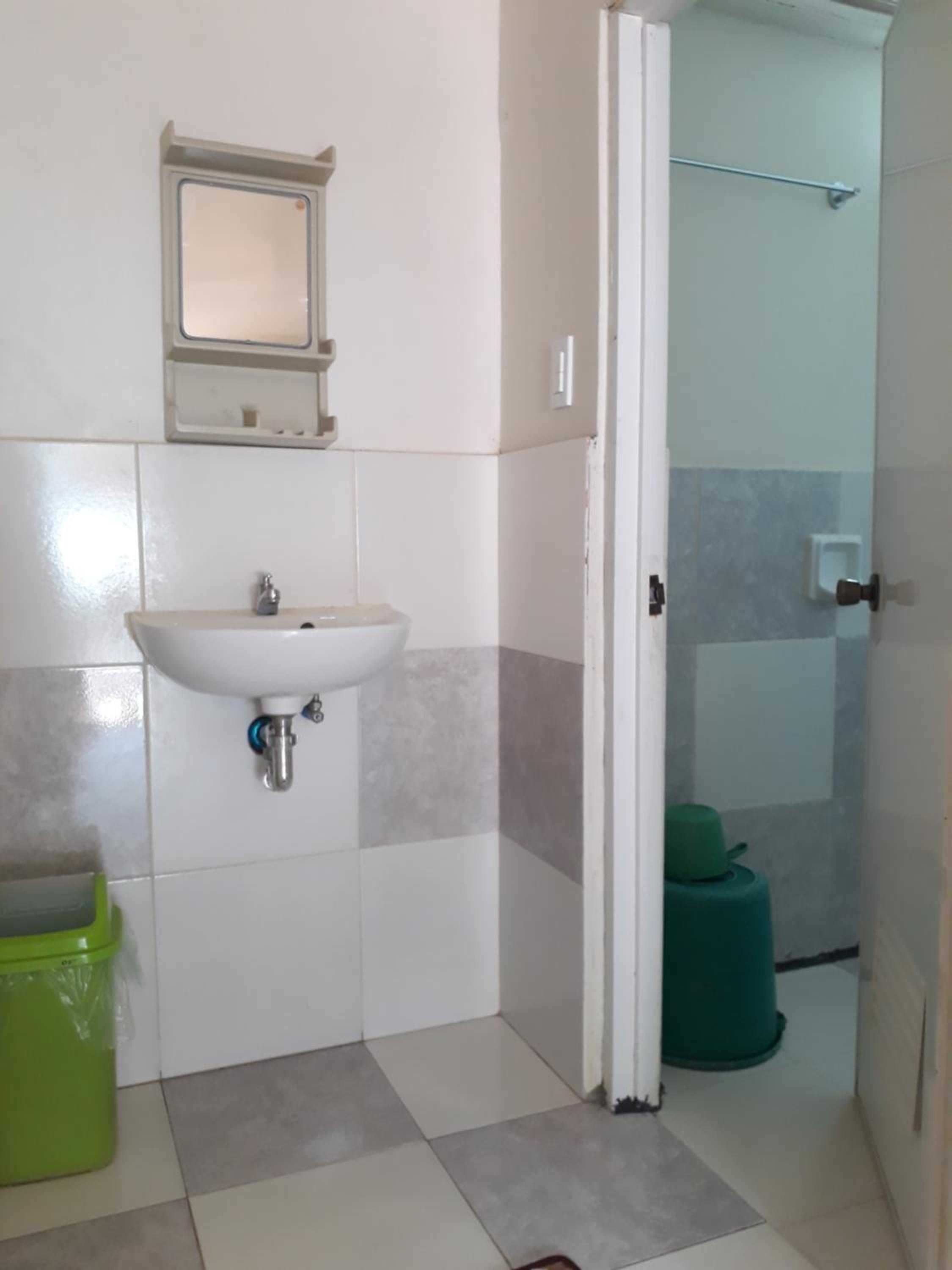 Quadruple Room with Private Bathroom - Photo 13