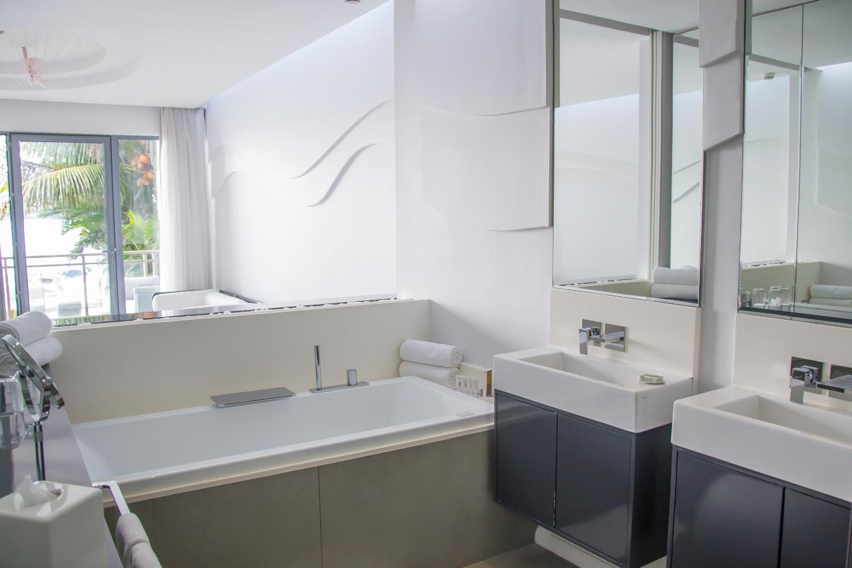 Junior Suite Beach Front